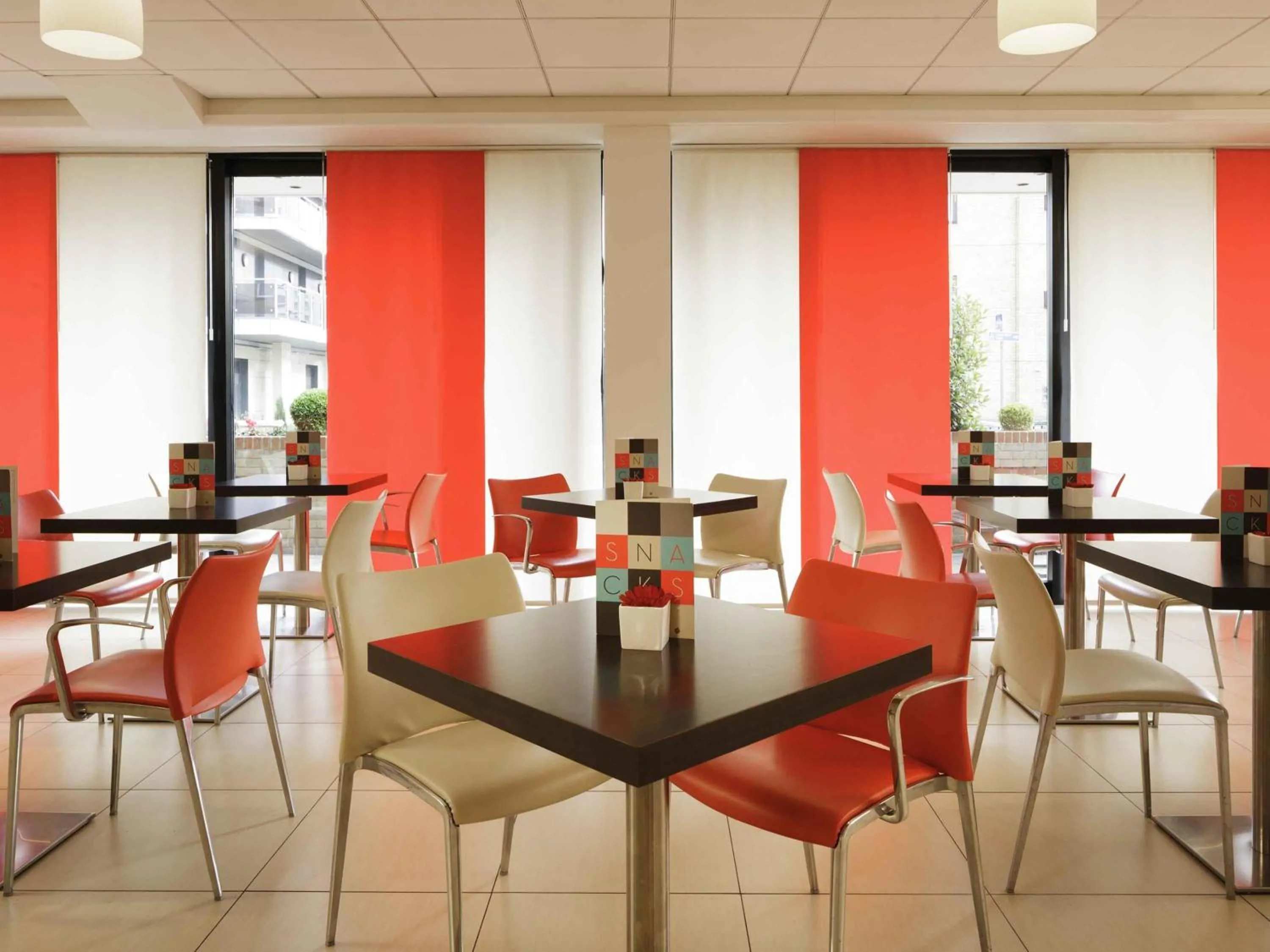 Restaurant/places to eat in ibis London Docklands Canary Wharf