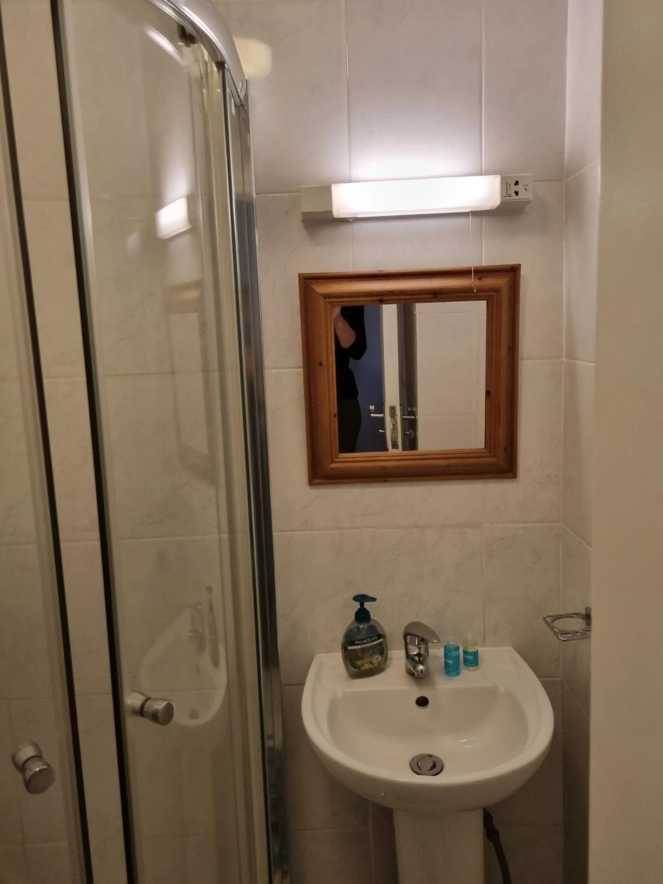 Shower in The Windmill Hotel