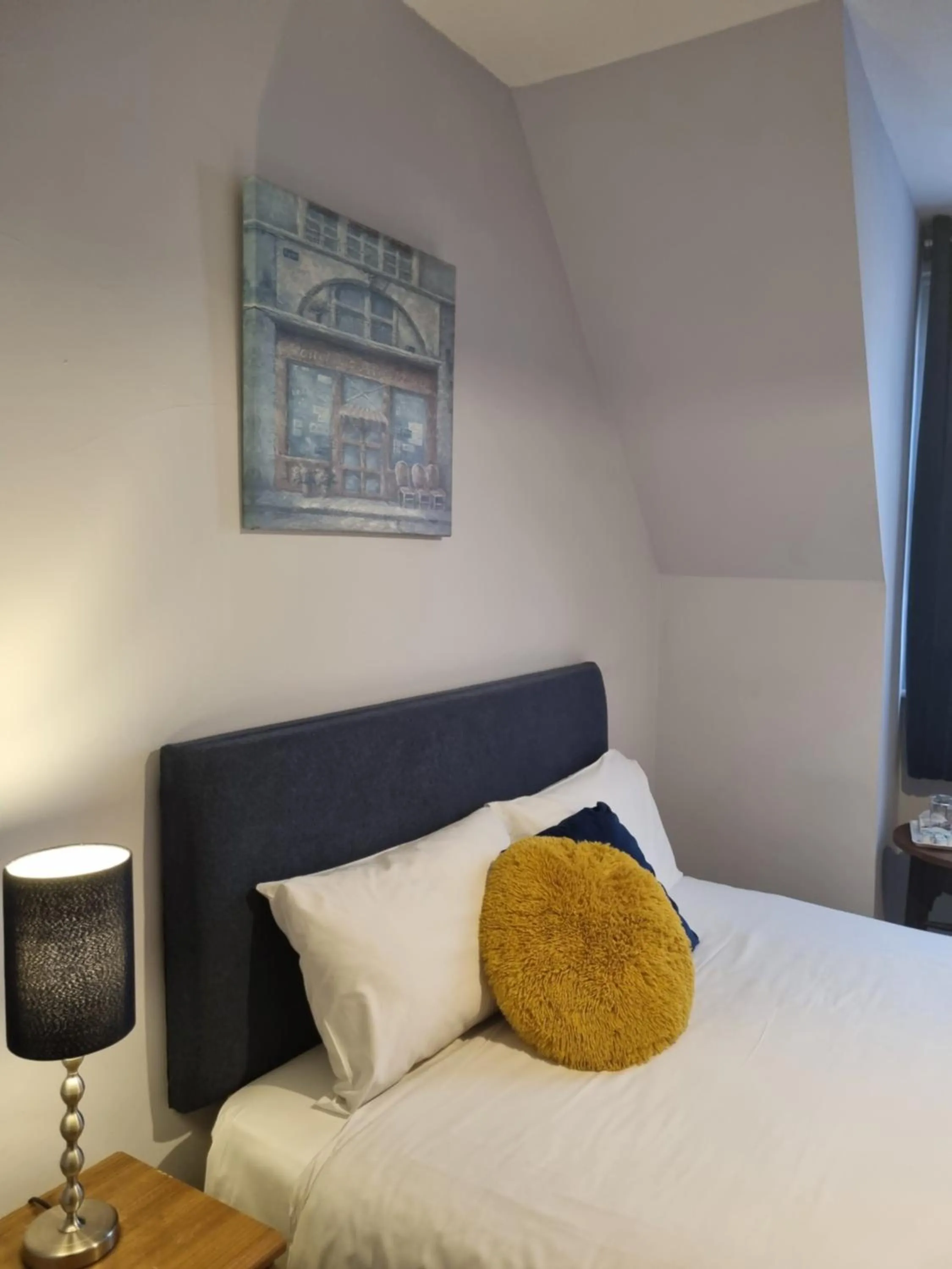 Bed in The Windmill Hotel