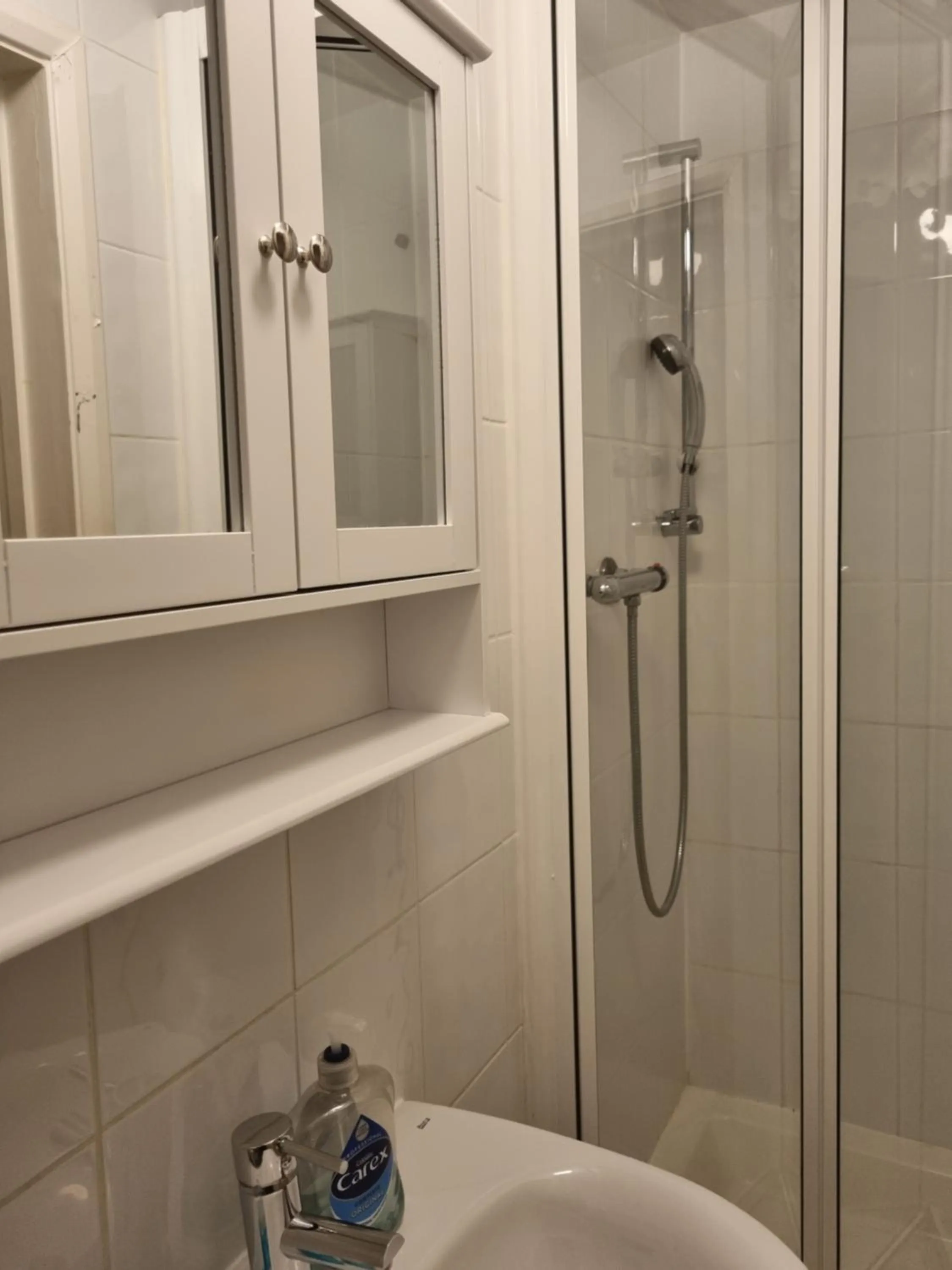 Shower in The Windmill Hotel