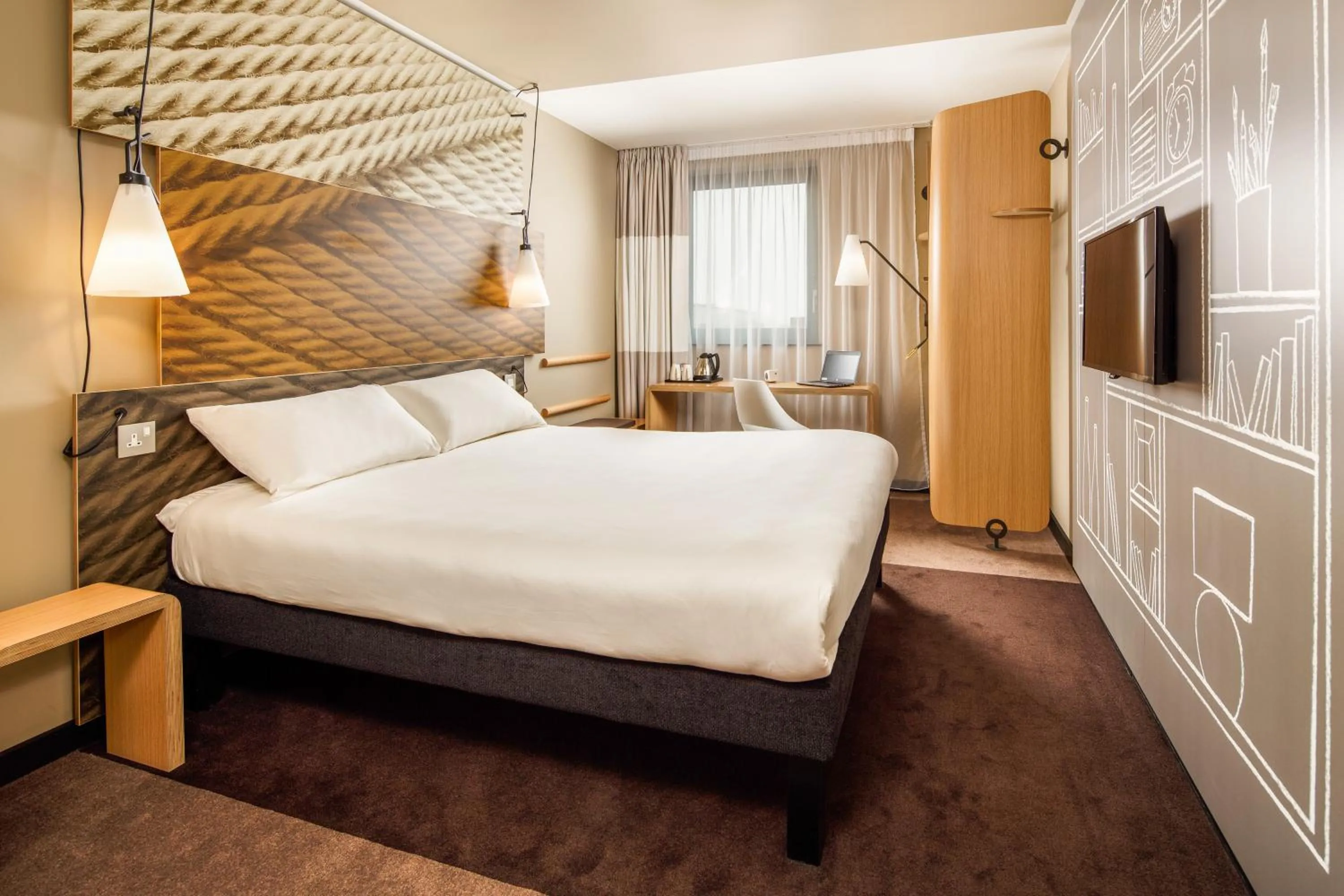 Bed in ibis Manchester Centre Princess Street