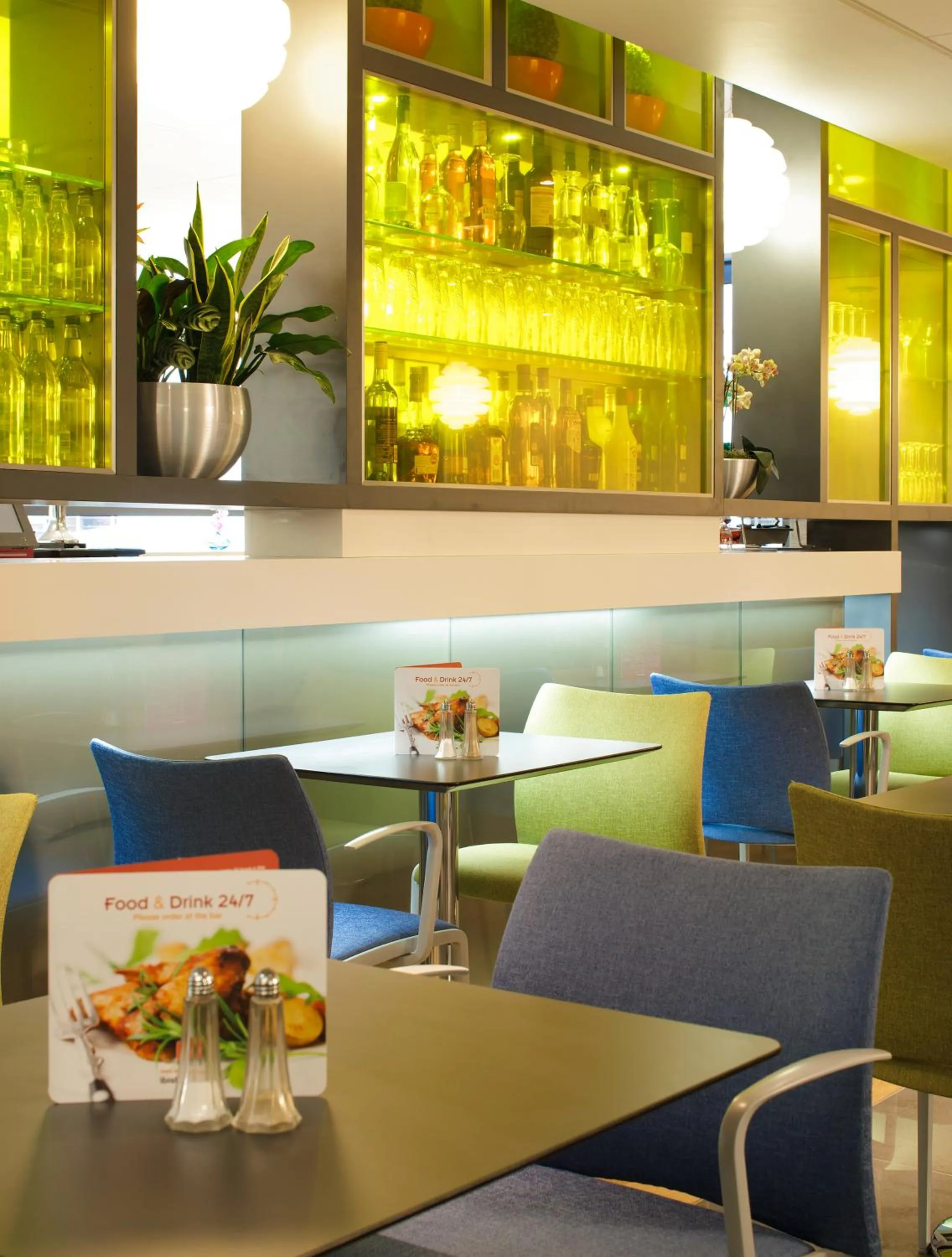 Restaurant/places to eat in ibis Manchester Centre Princess Street
