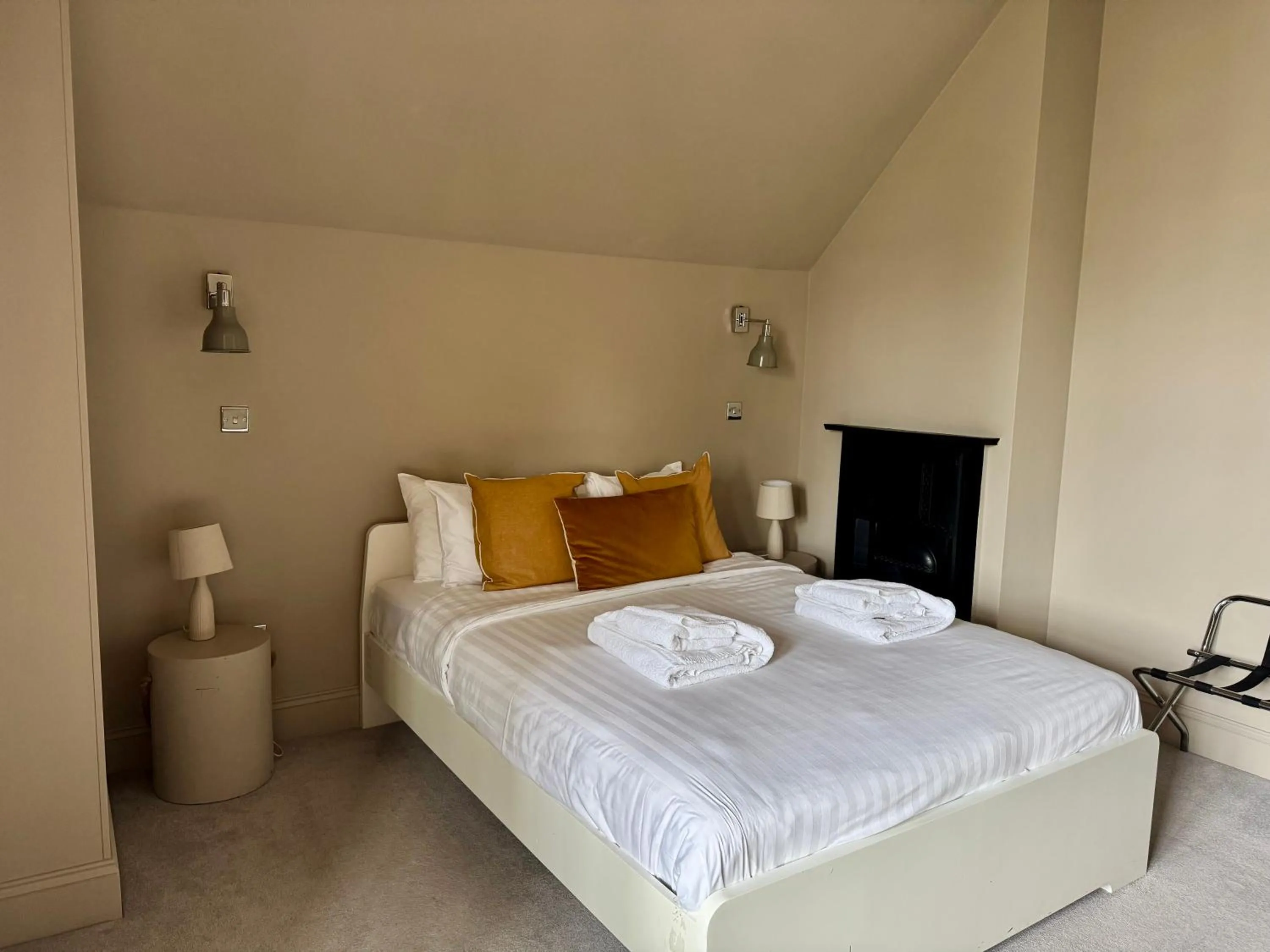 Bedroom, Bed in The William