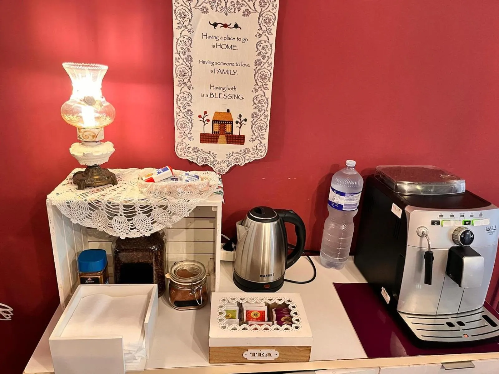 Coffee/tea facilities in B&B Kike