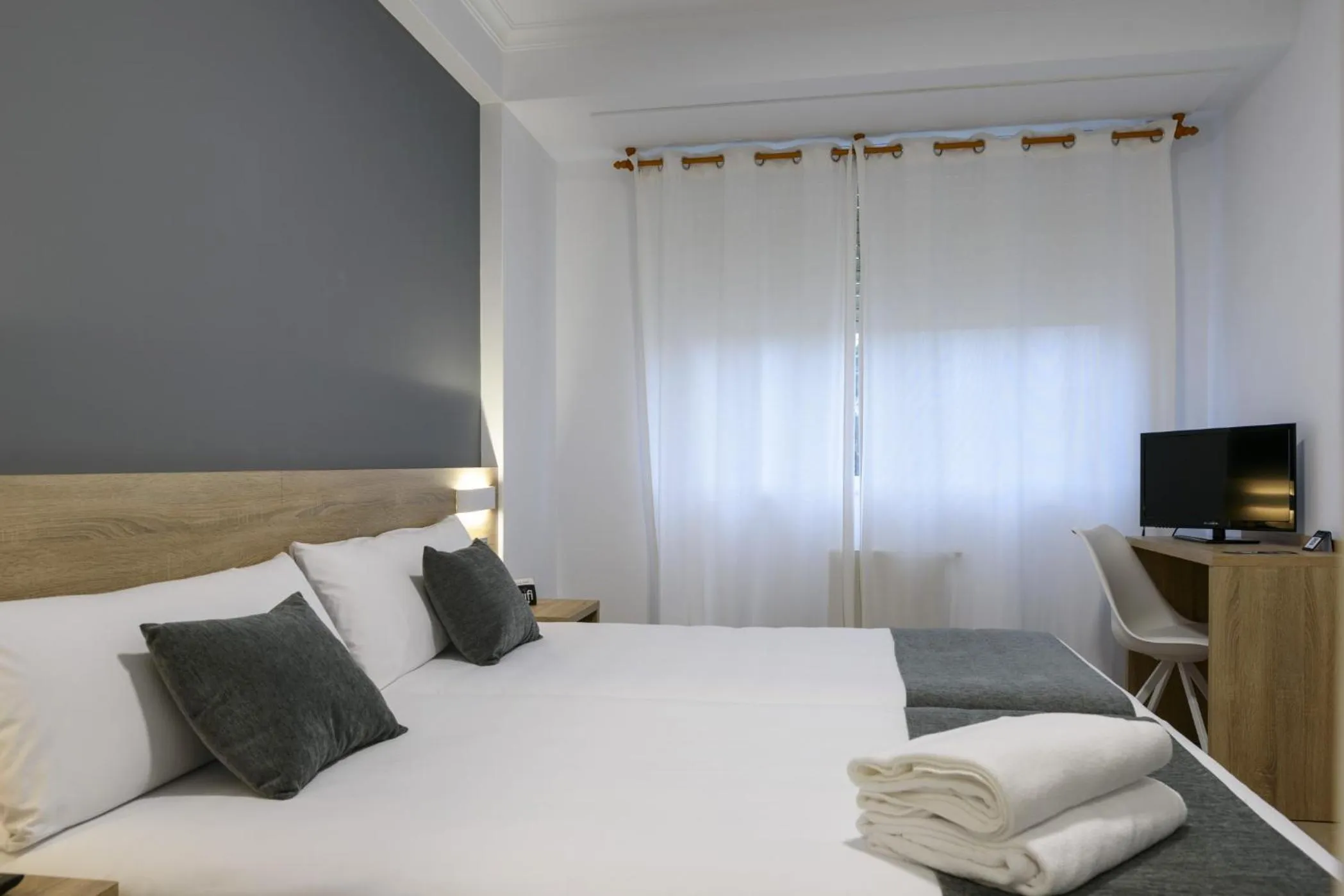 Bedroom, Bed in Hotel Alda Narón