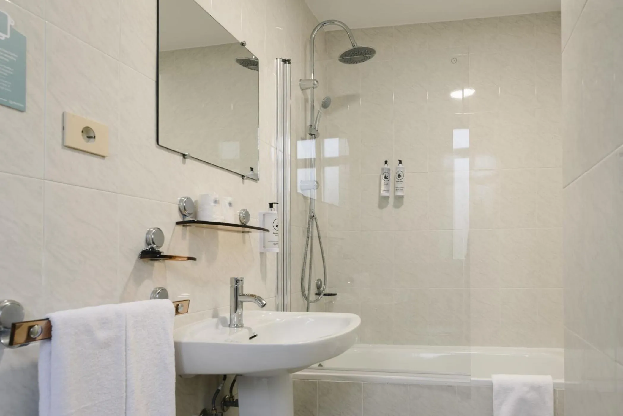 Bathroom in Hotel Alda Narón