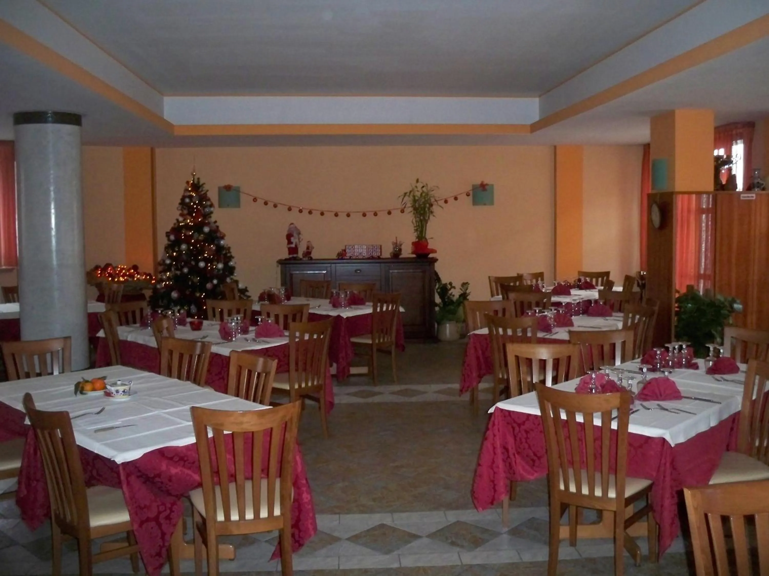 Restaurant/places to eat in Albergo Corradetti