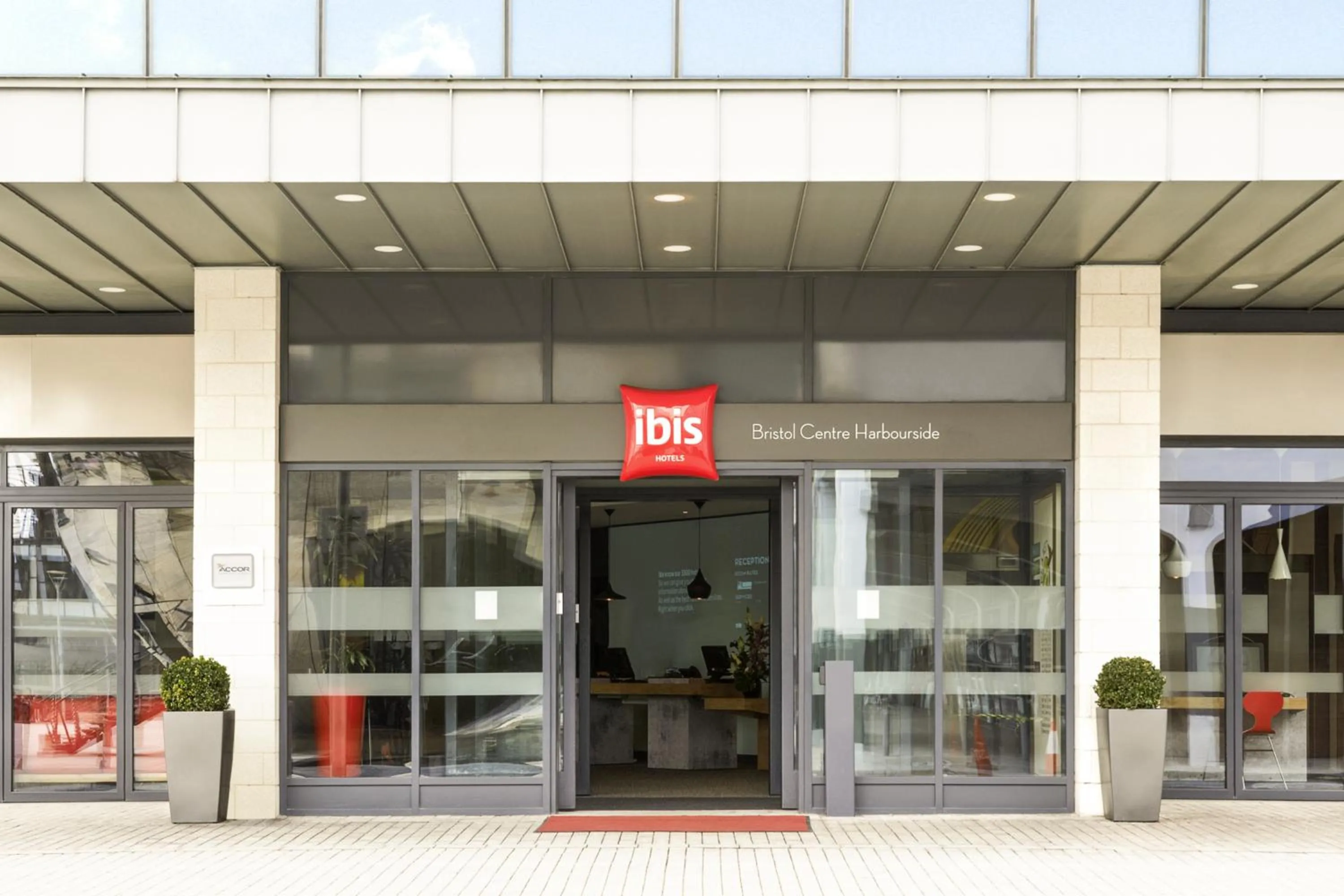 Facade/entrance in ibis Bristol Centre