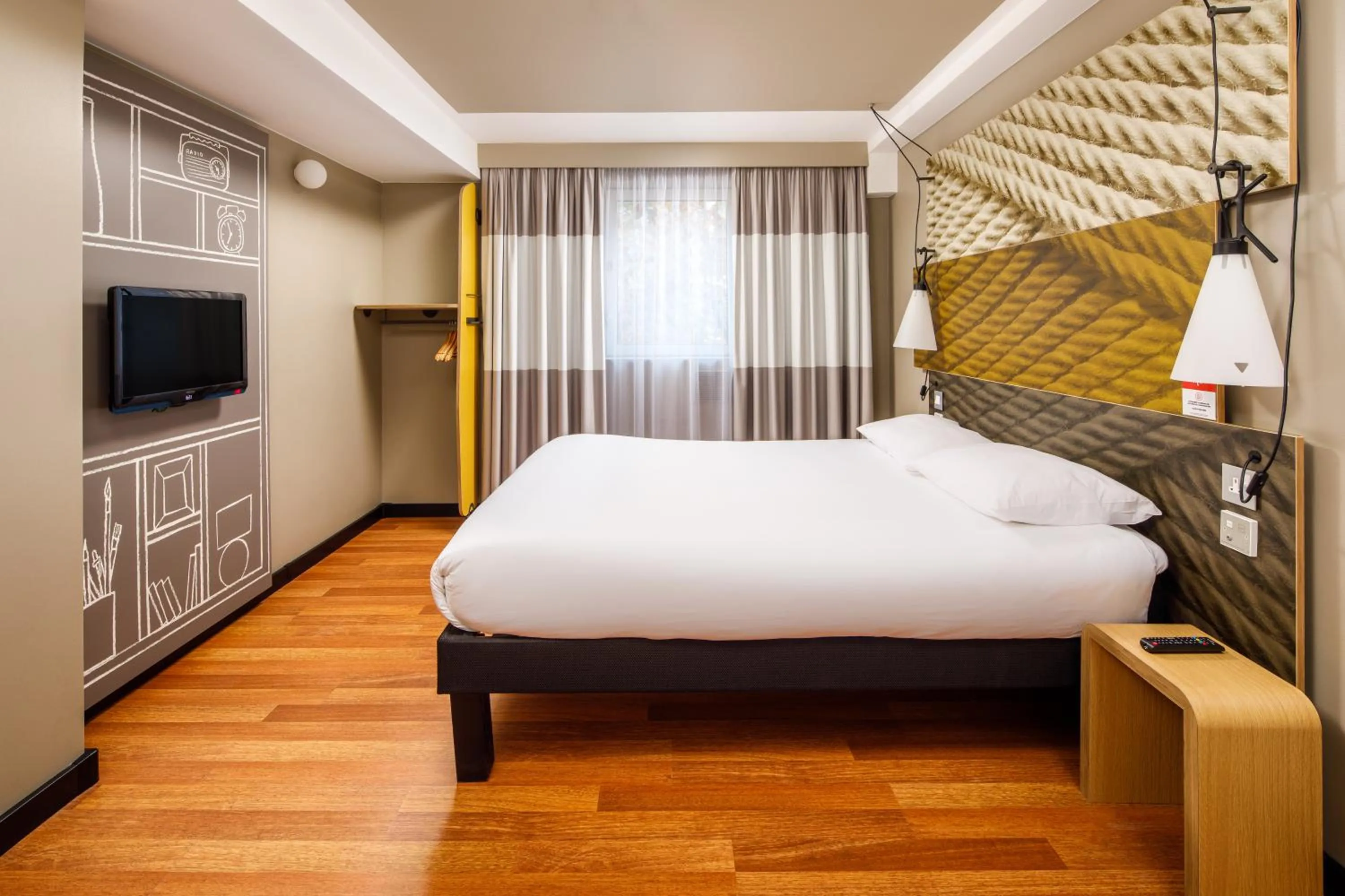 Bedroom, Bed in ibis Bristol Centre