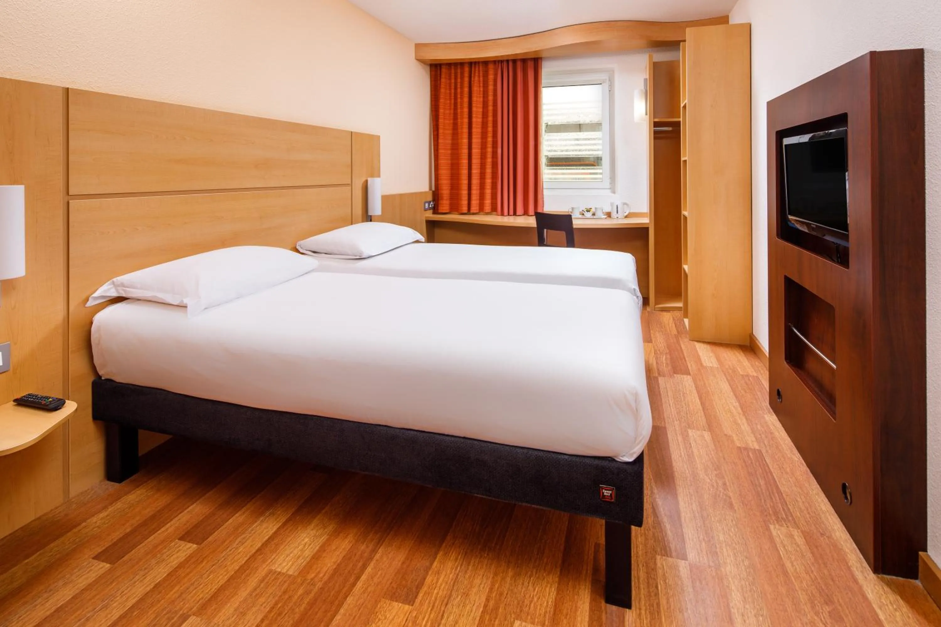 Bedroom, Bed in ibis Bristol Centre