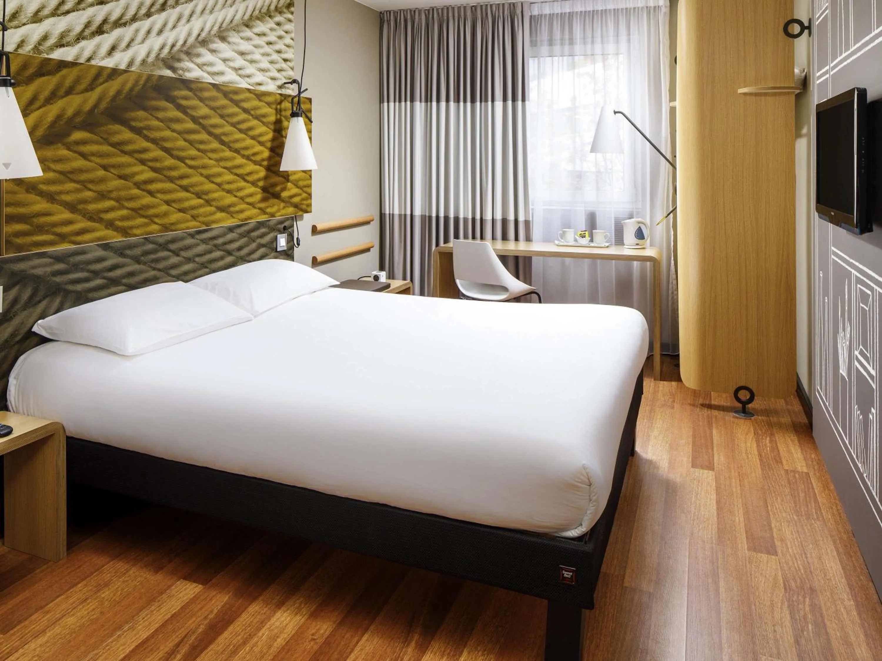 Bedroom, Bed in ibis Bristol Centre