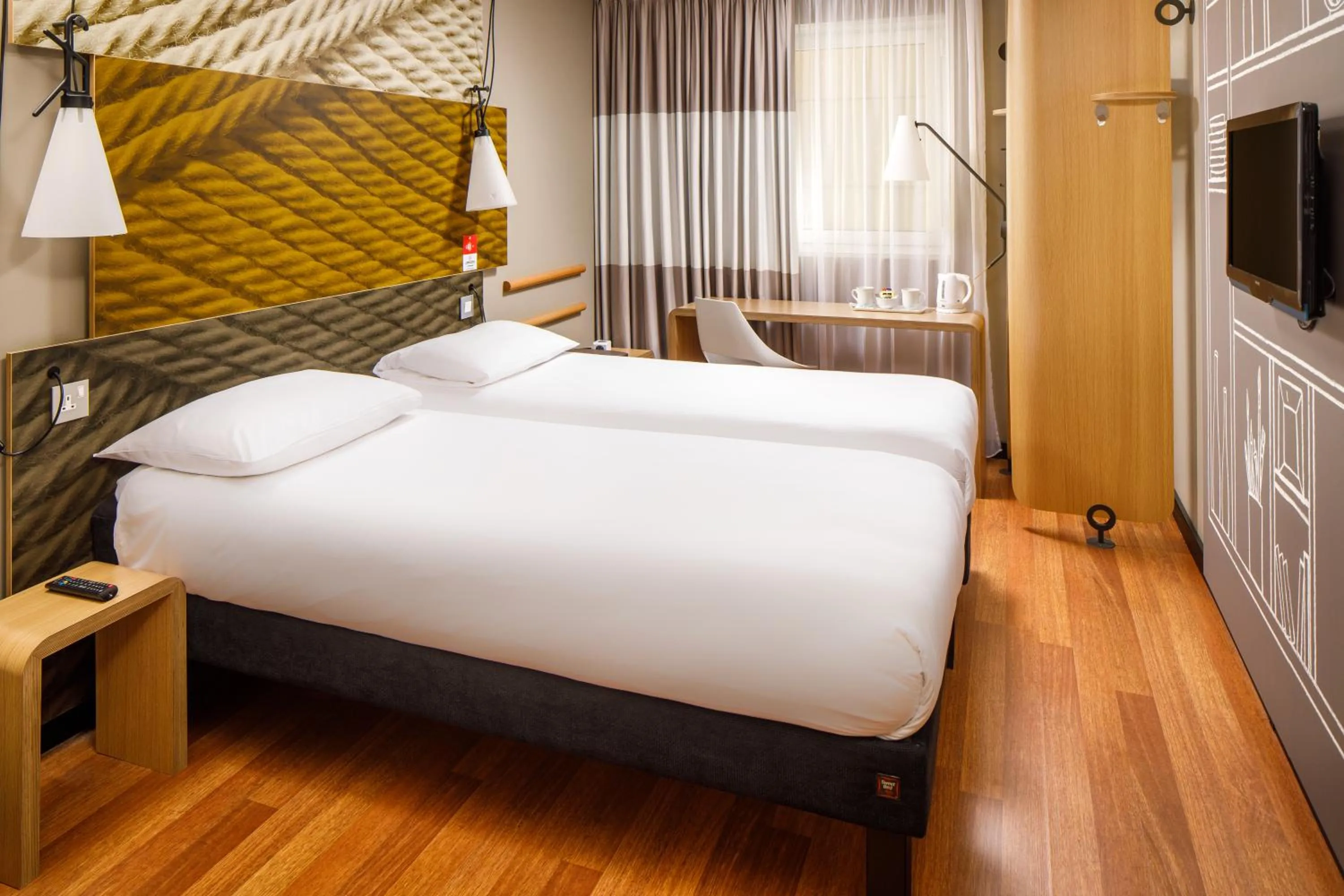 Bedroom, Bed in ibis Bristol Centre