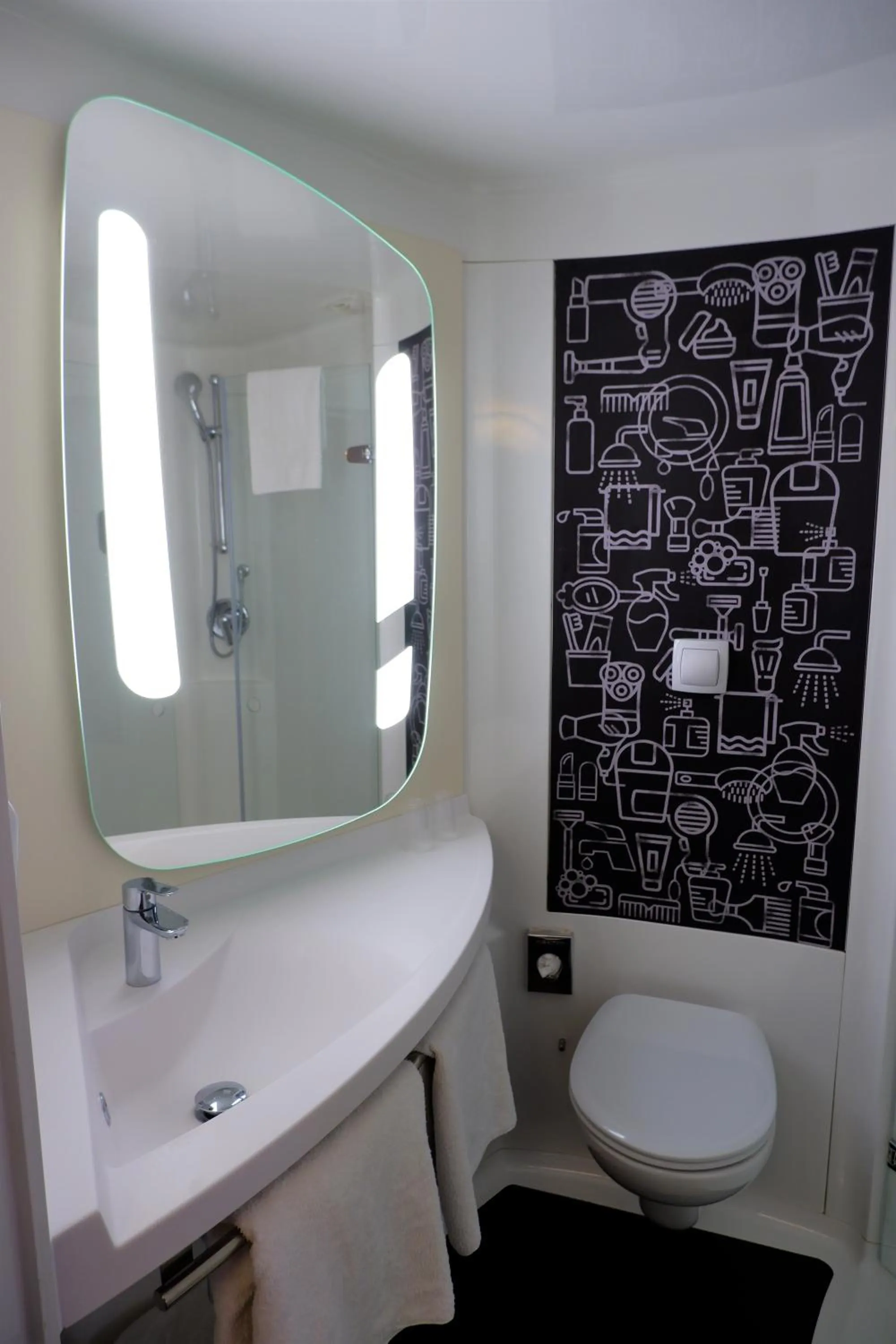 Bathroom in ibis Bristol Centre