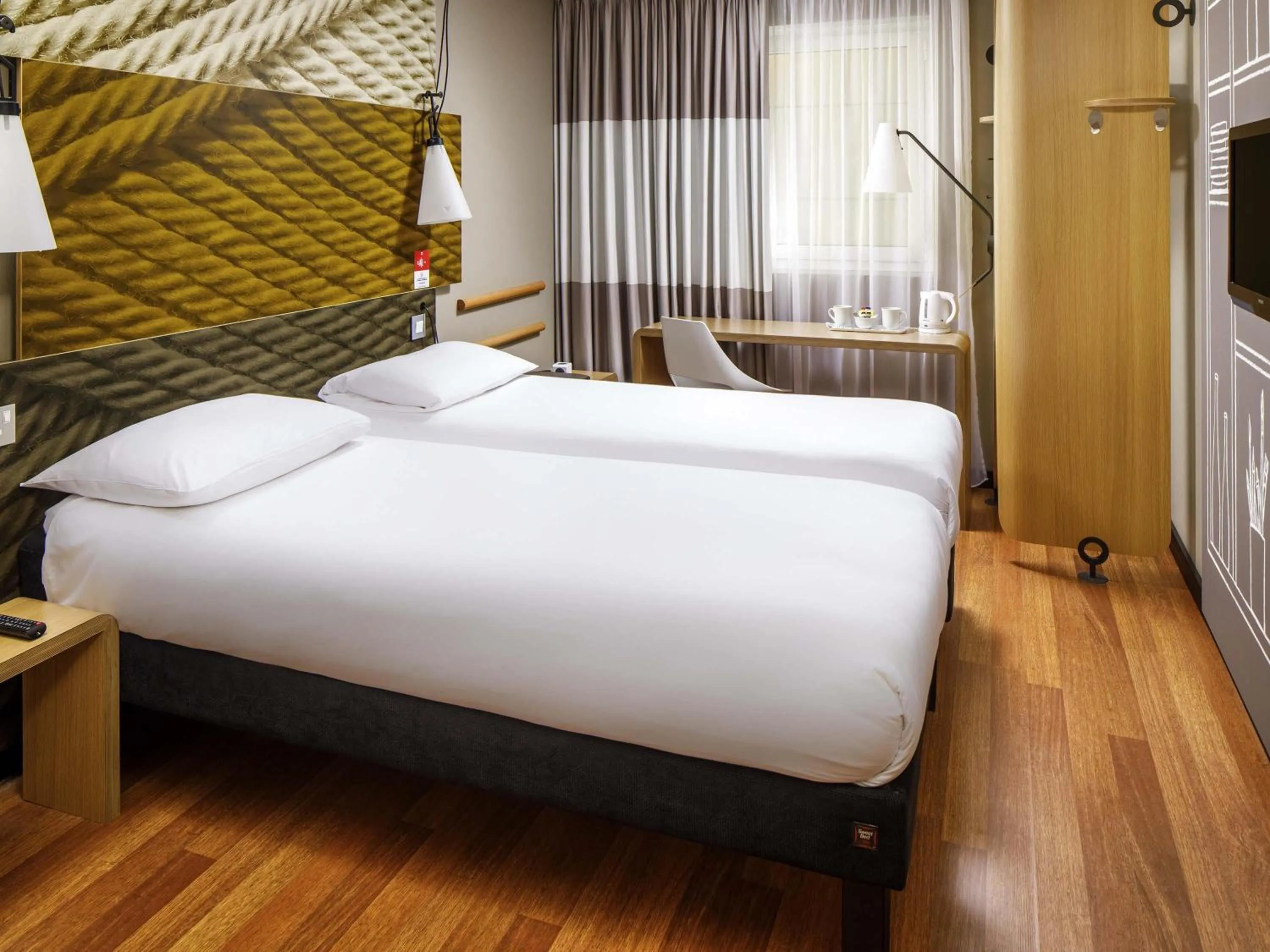 Bedroom, Bed in ibis Bristol Centre