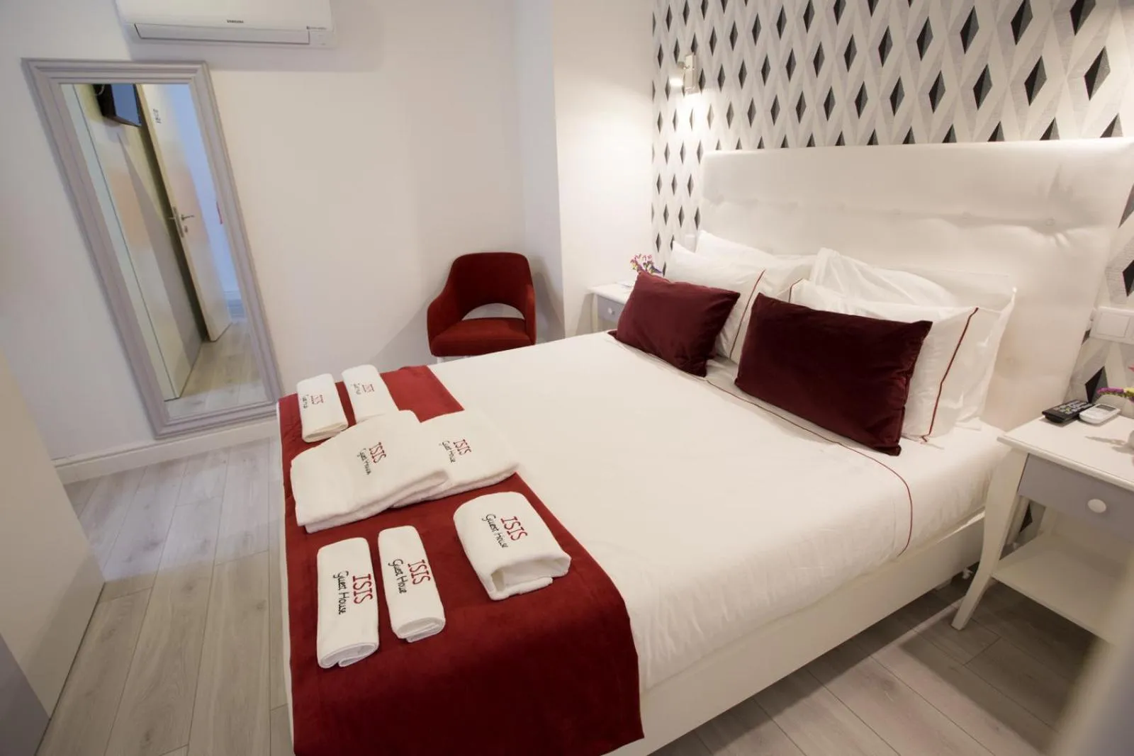 Bed in ÍSIS Guest House