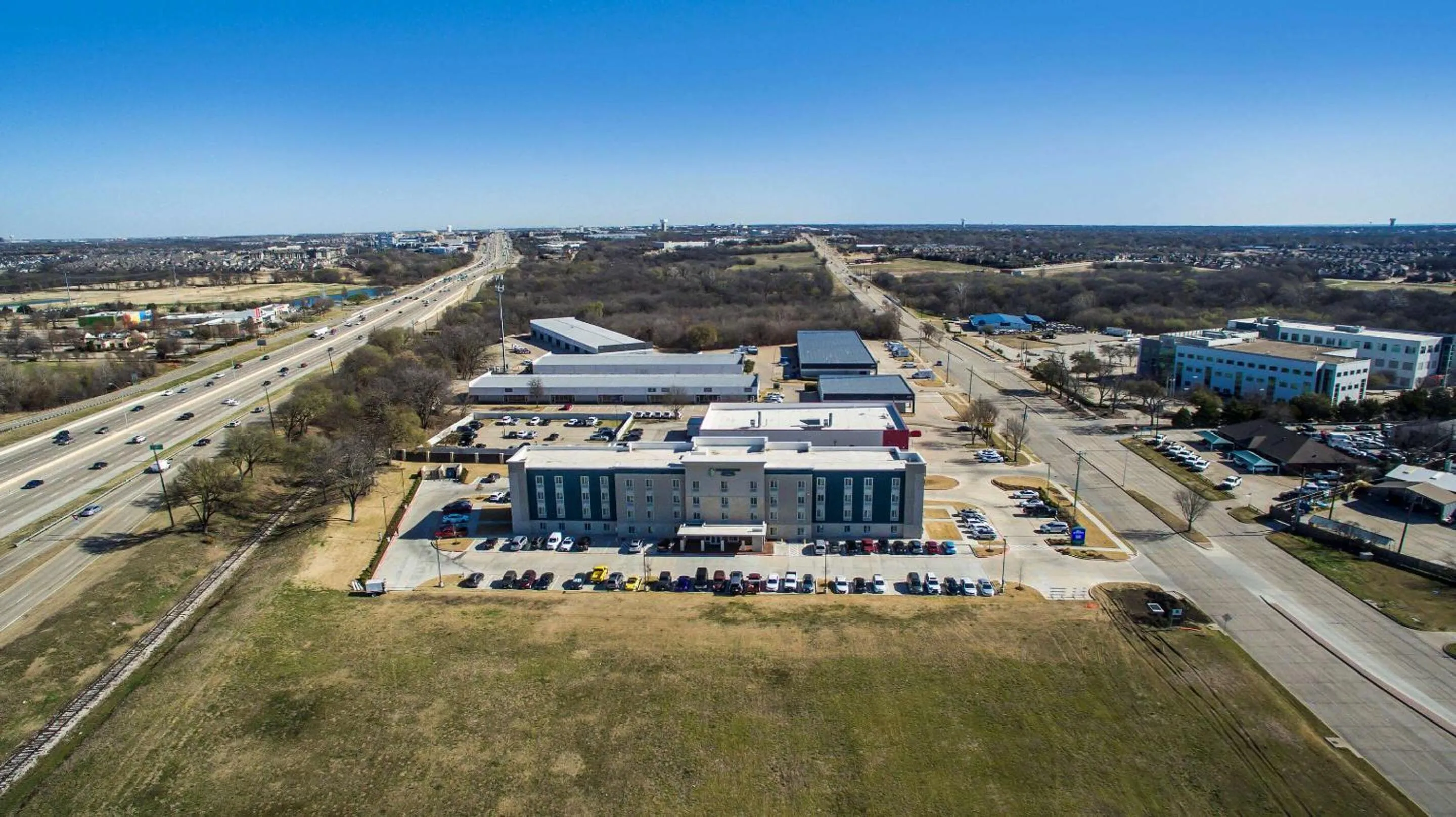 Property building in WoodSpring Suites Dallas Plano Central Legacy Drive