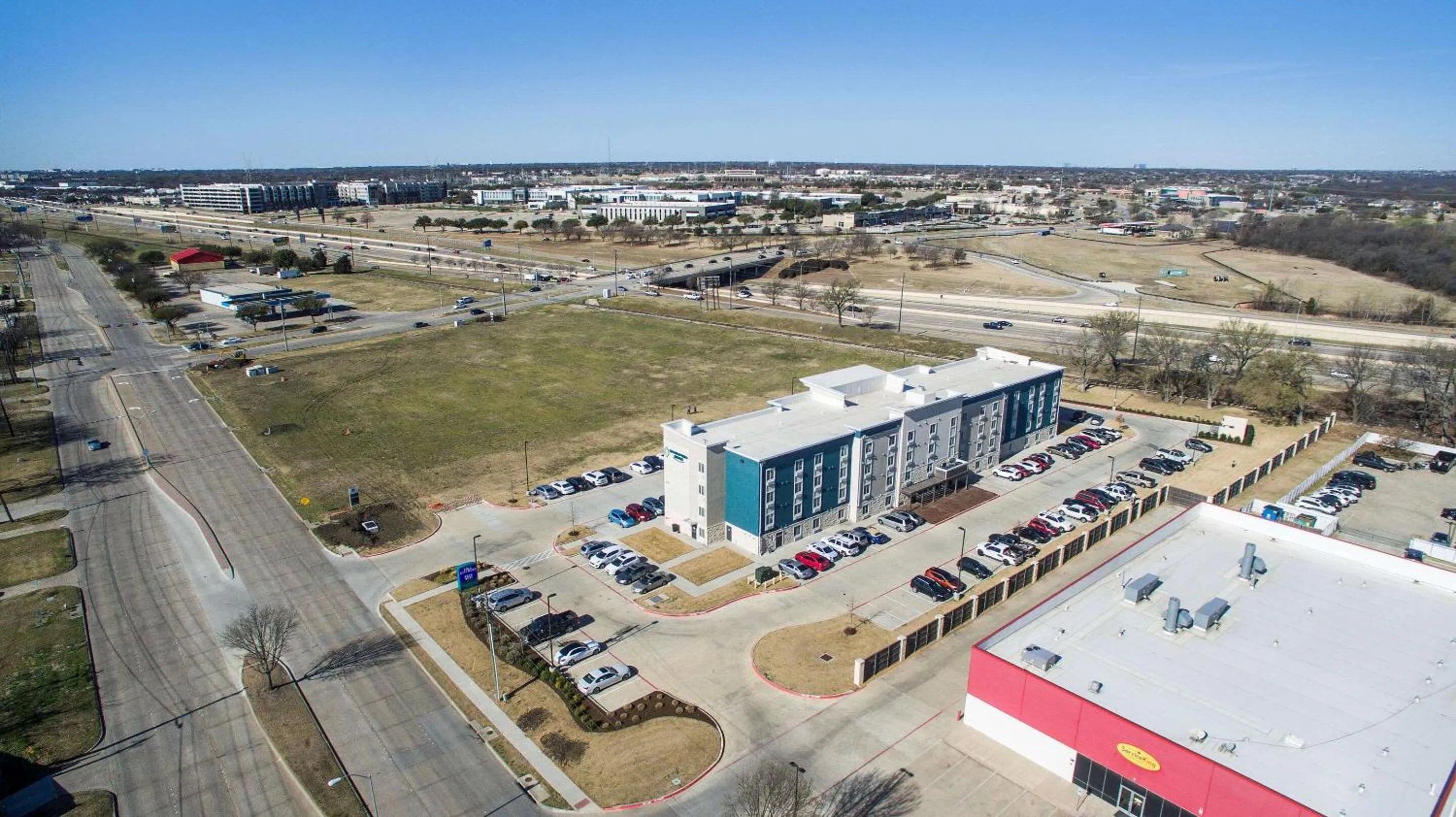 Property building in WoodSpring Suites Dallas Plano Central Legacy Drive