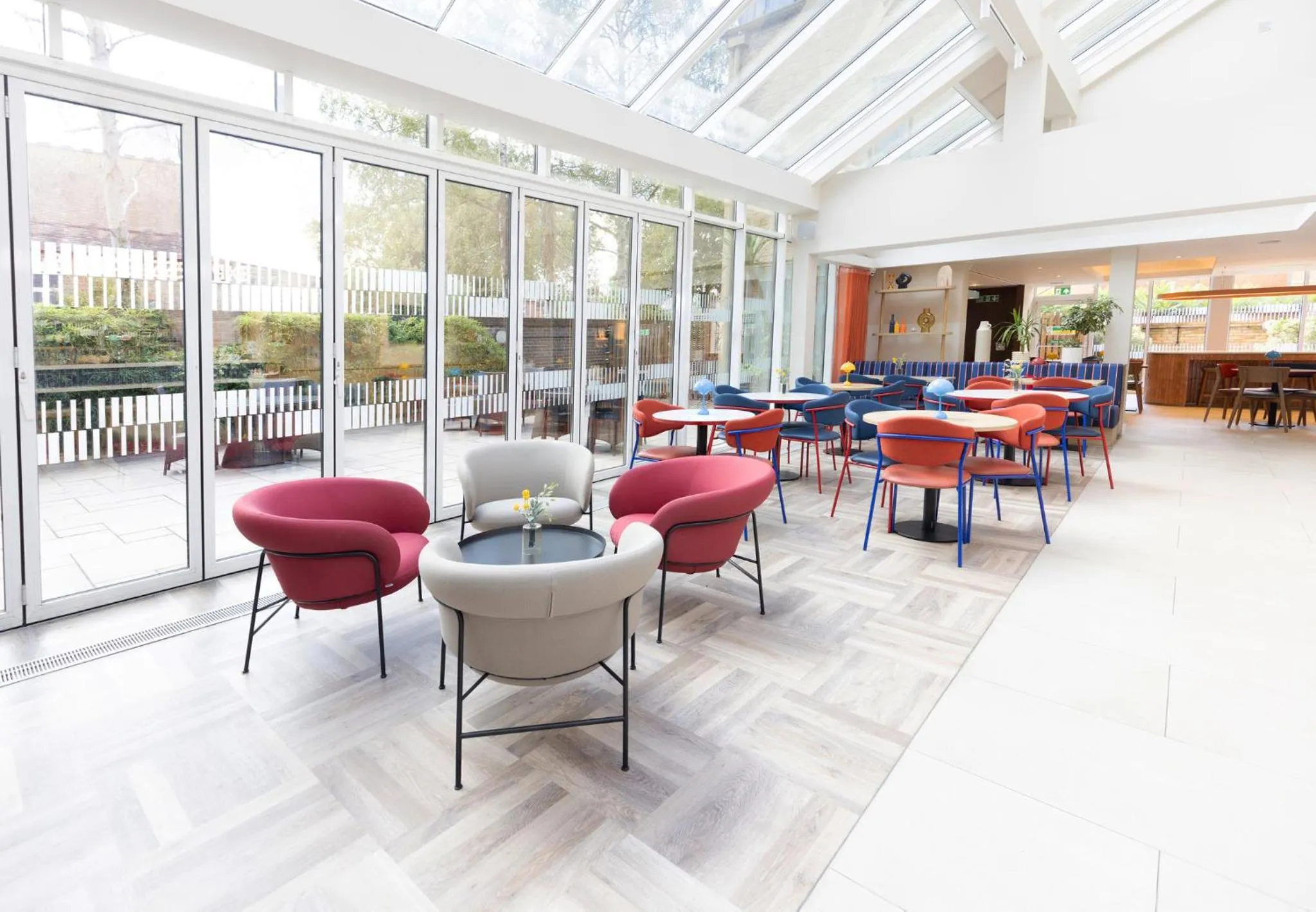 Restaurant/places to eat in Holiday Inn Express Windsor by IHG