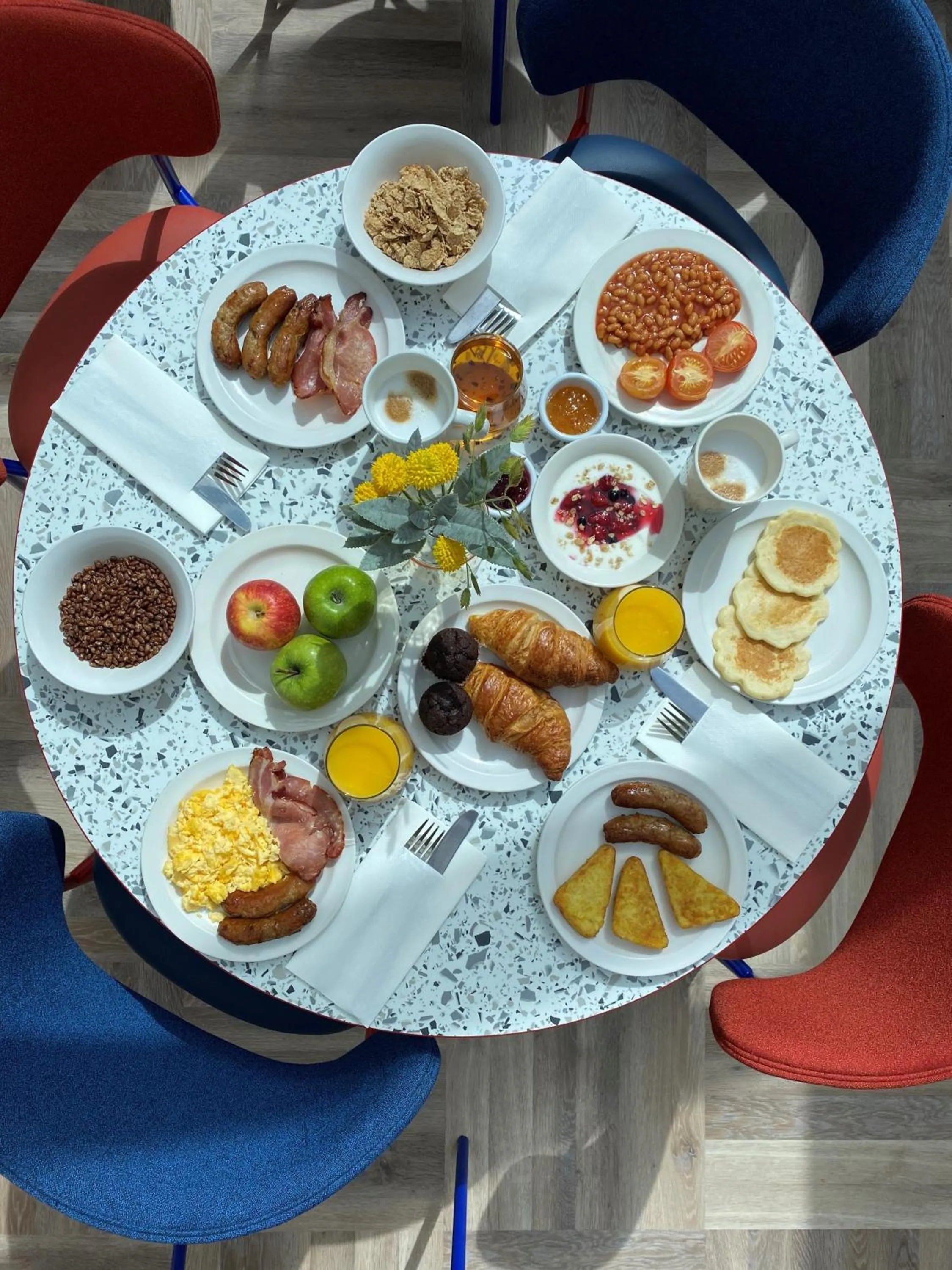 Breakfast in Holiday Inn Express Windsor by IHG