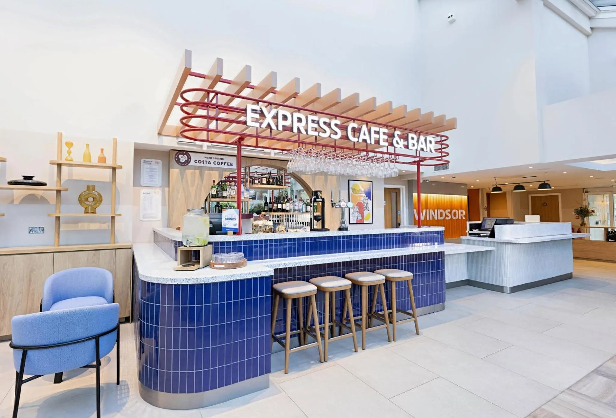 Coffee/tea facilities in Holiday Inn Express Windsor by IHG