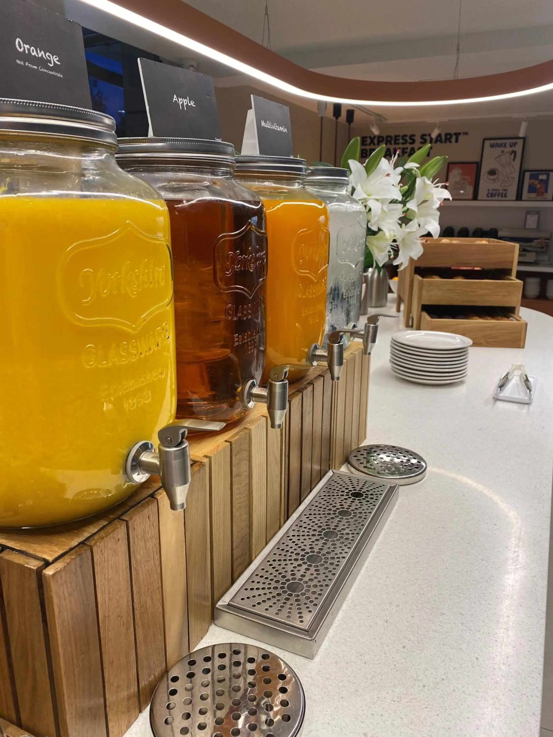 Breakfast in Holiday Inn Express Windsor by IHG