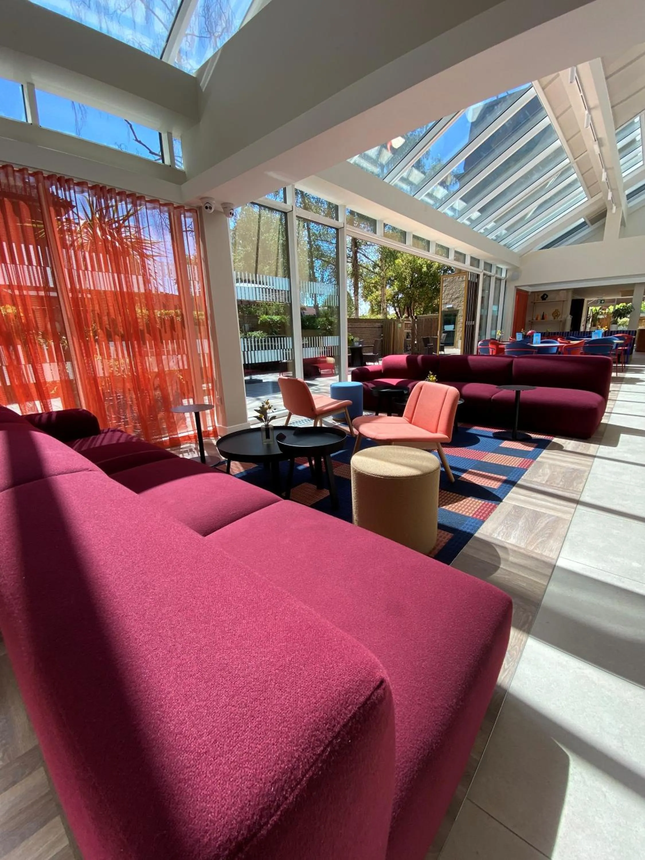 Lobby or reception in Holiday Inn Express Windsor by IHG