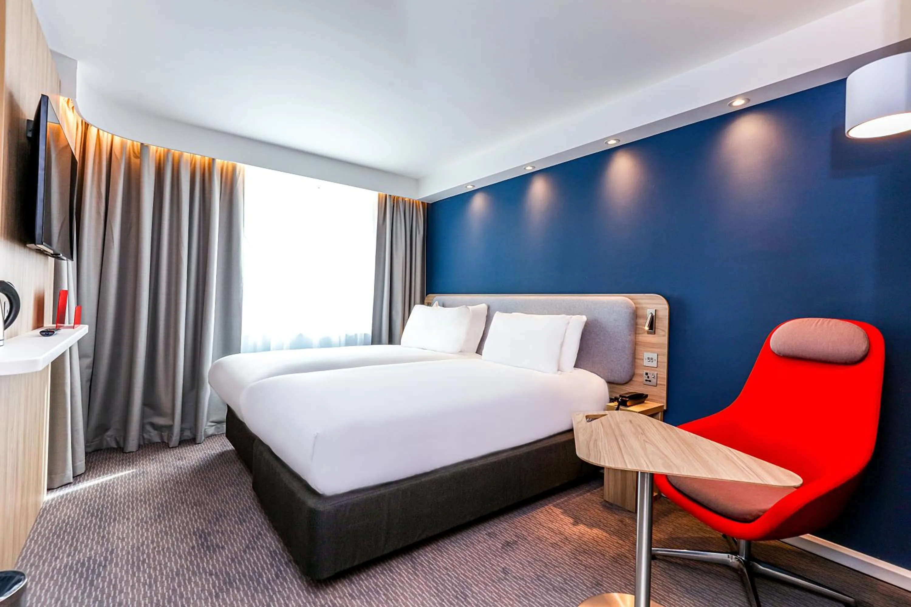 Bedroom, Bed in Holiday Inn Express Windsor by IHG