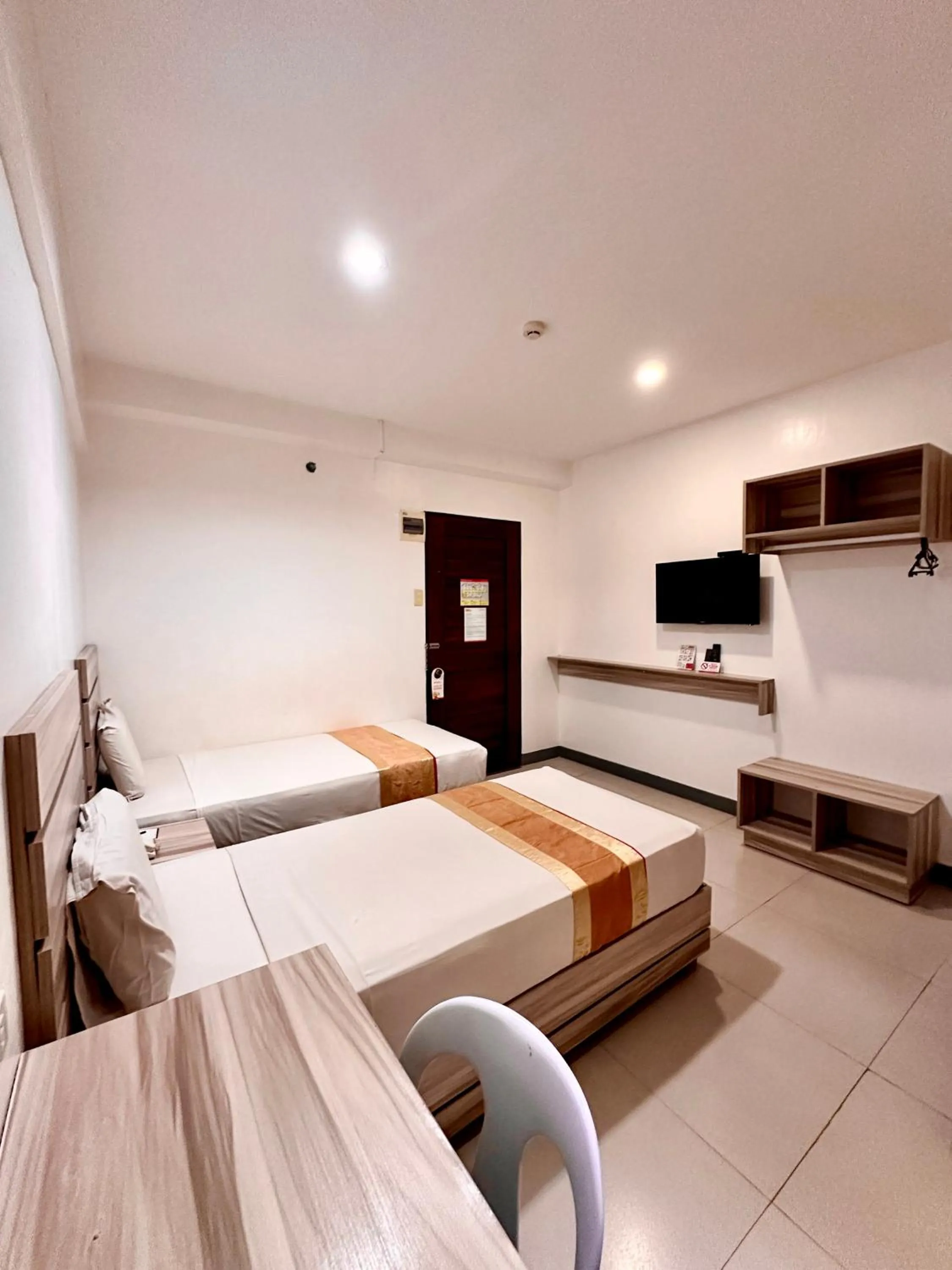 TV and multimedia in Travelbee Fuente Inn