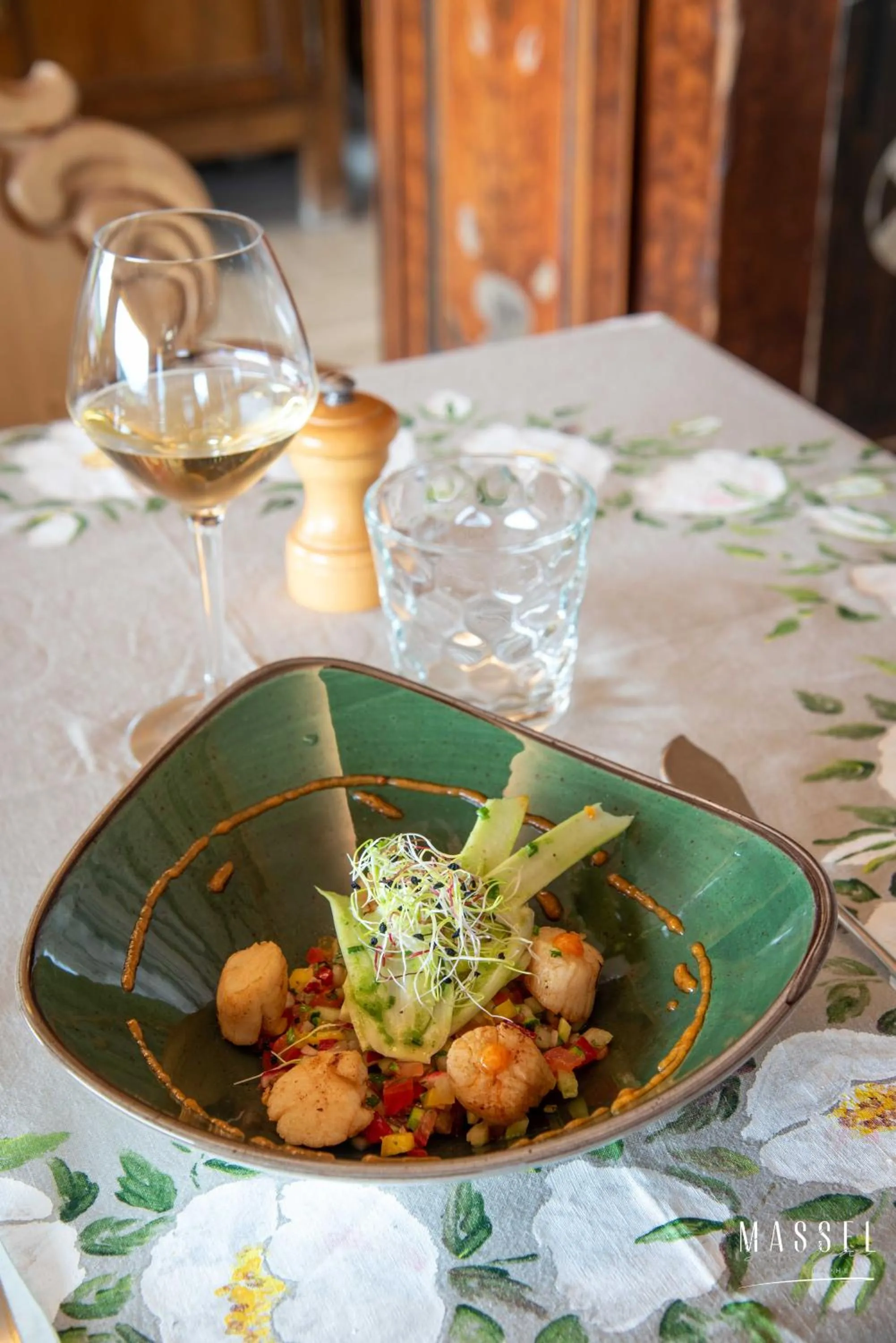 Restaurant/places to eat in Le Chamois d'Or