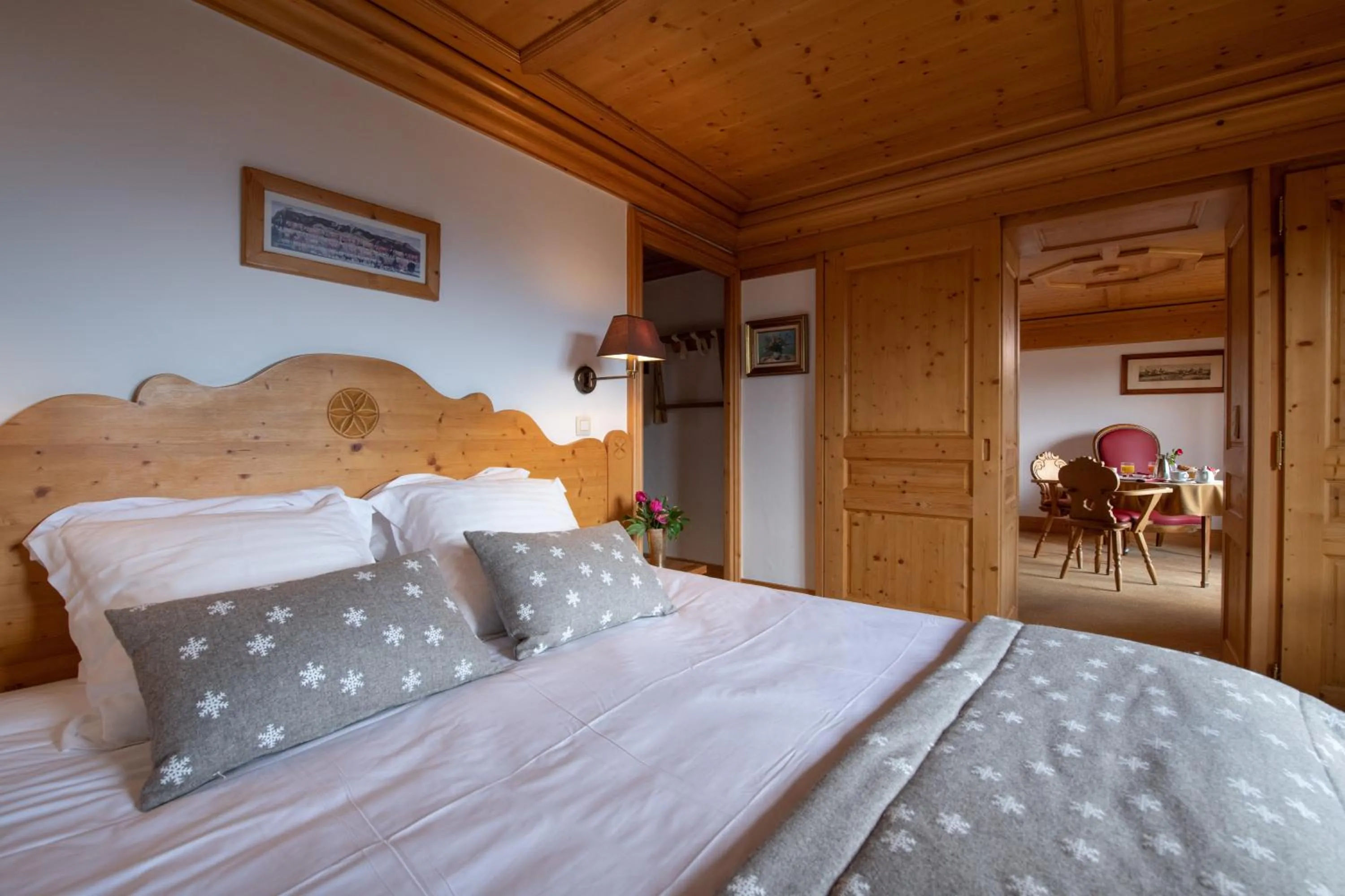 Photo of the whole room, Bed in Le Chamois d'Or