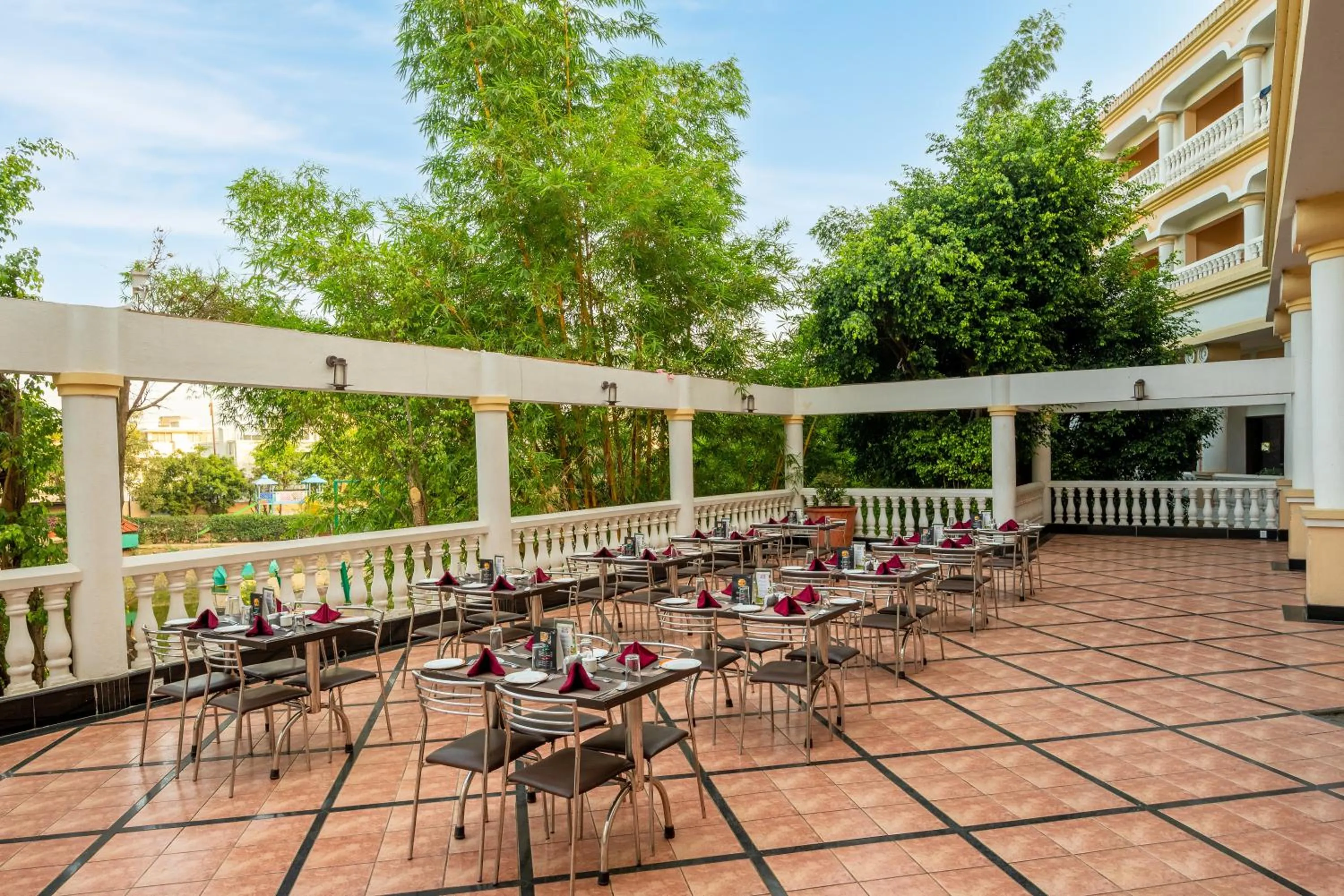 Restaurant/places to eat in The Lagoona Resort