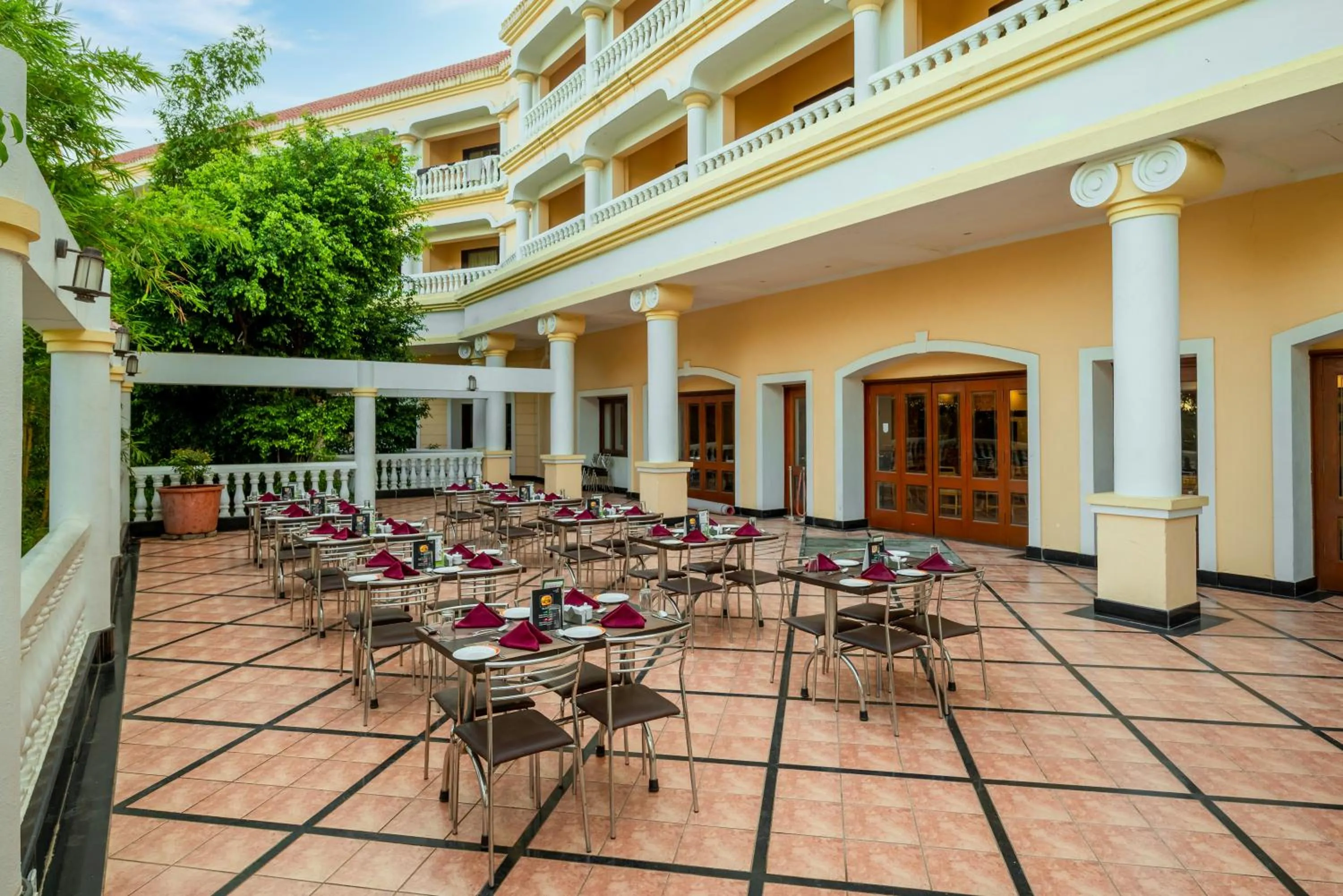 Restaurant/places to eat in The Lagoona Resort