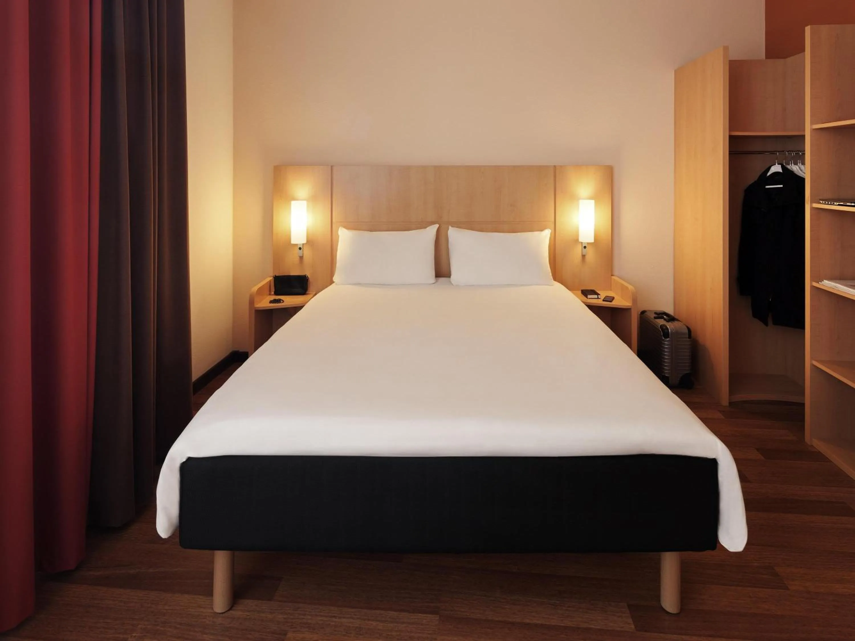 Bedroom, Bed in ibis Hotel Nürnberg Altstadt