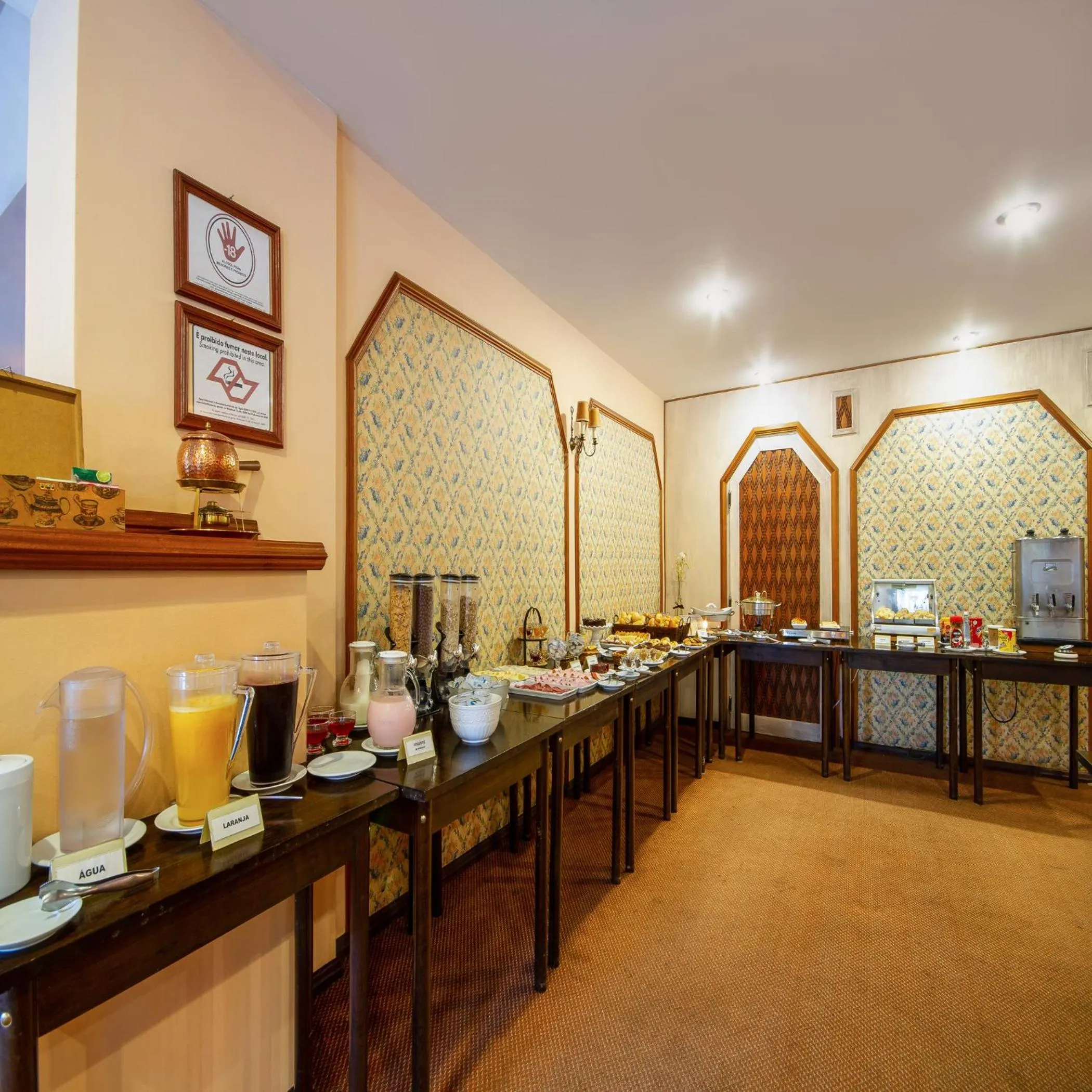 Breakfast in Hotel Chateau