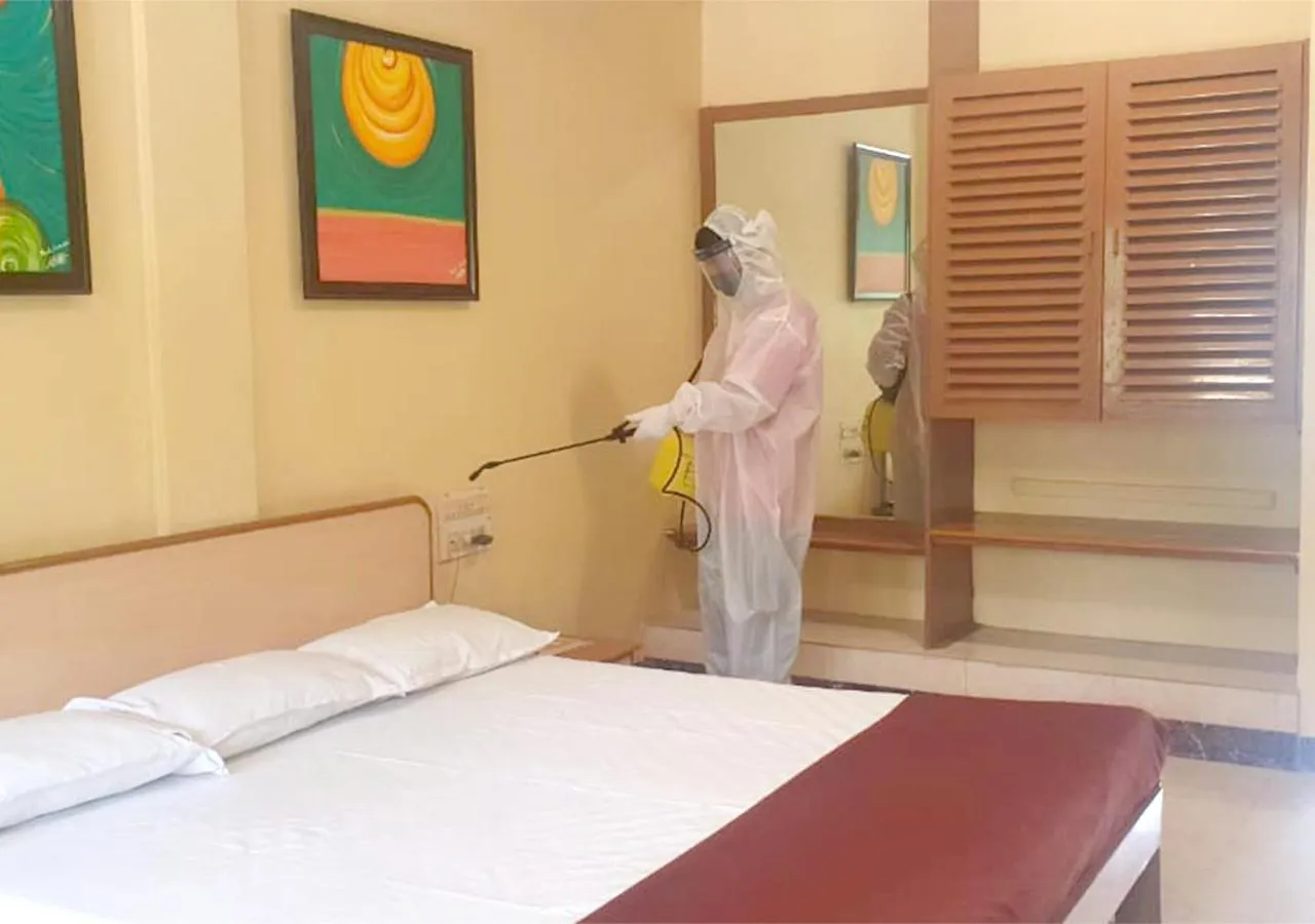 Staff, Bed in Hotel Sai leela - Shirdi