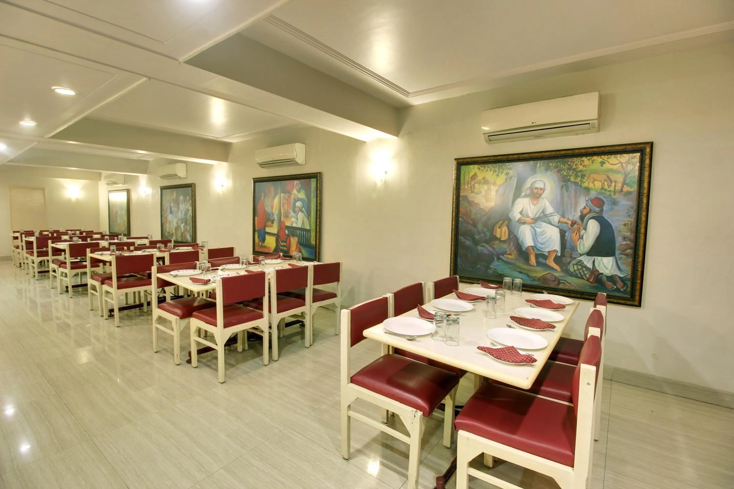 Restaurant/places to eat in Hotel Sai leela - Shirdi