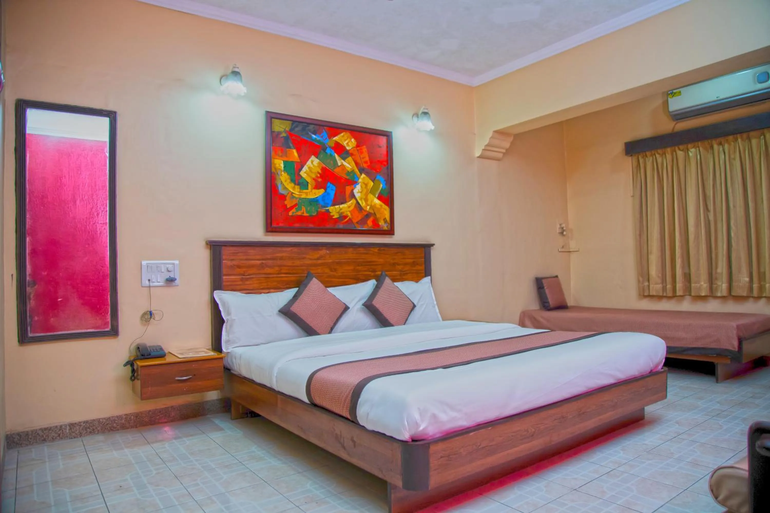 Bed in Hotel Sai leela - Shirdi