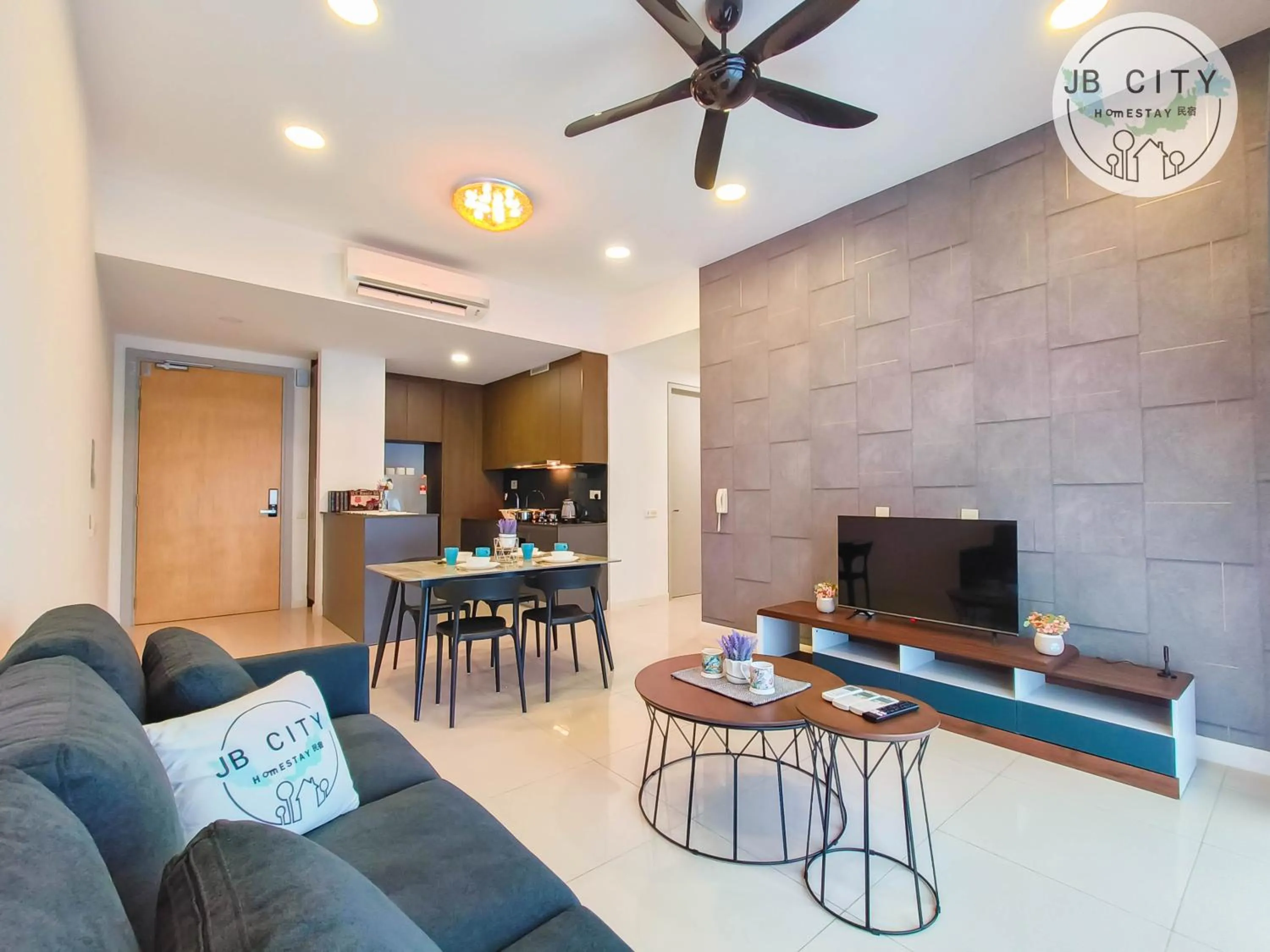 TV and multimedia in Grand Medini Suites by RR JBcity