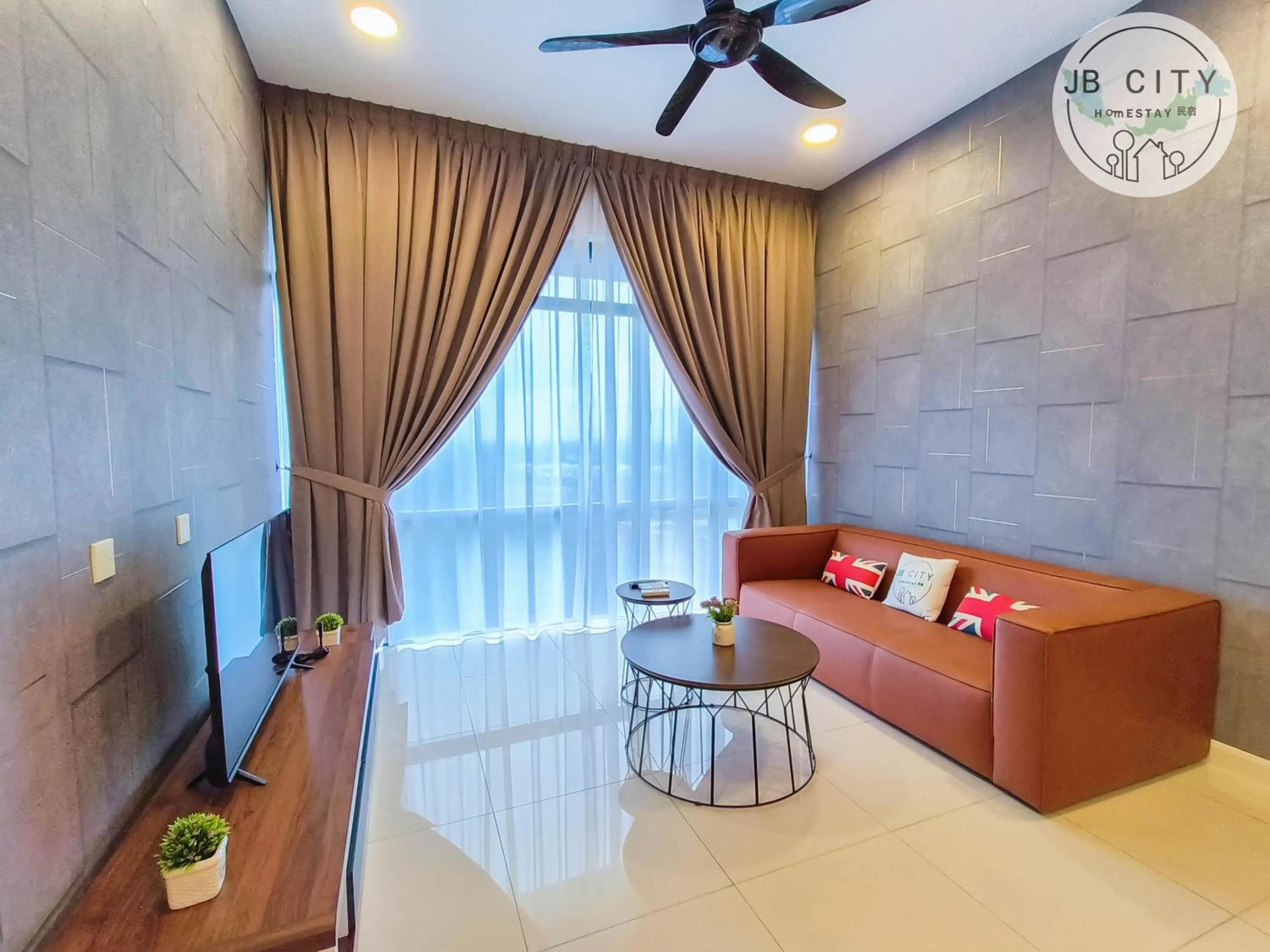 TV and multimedia in Grand Medini Suites by RR JBcity