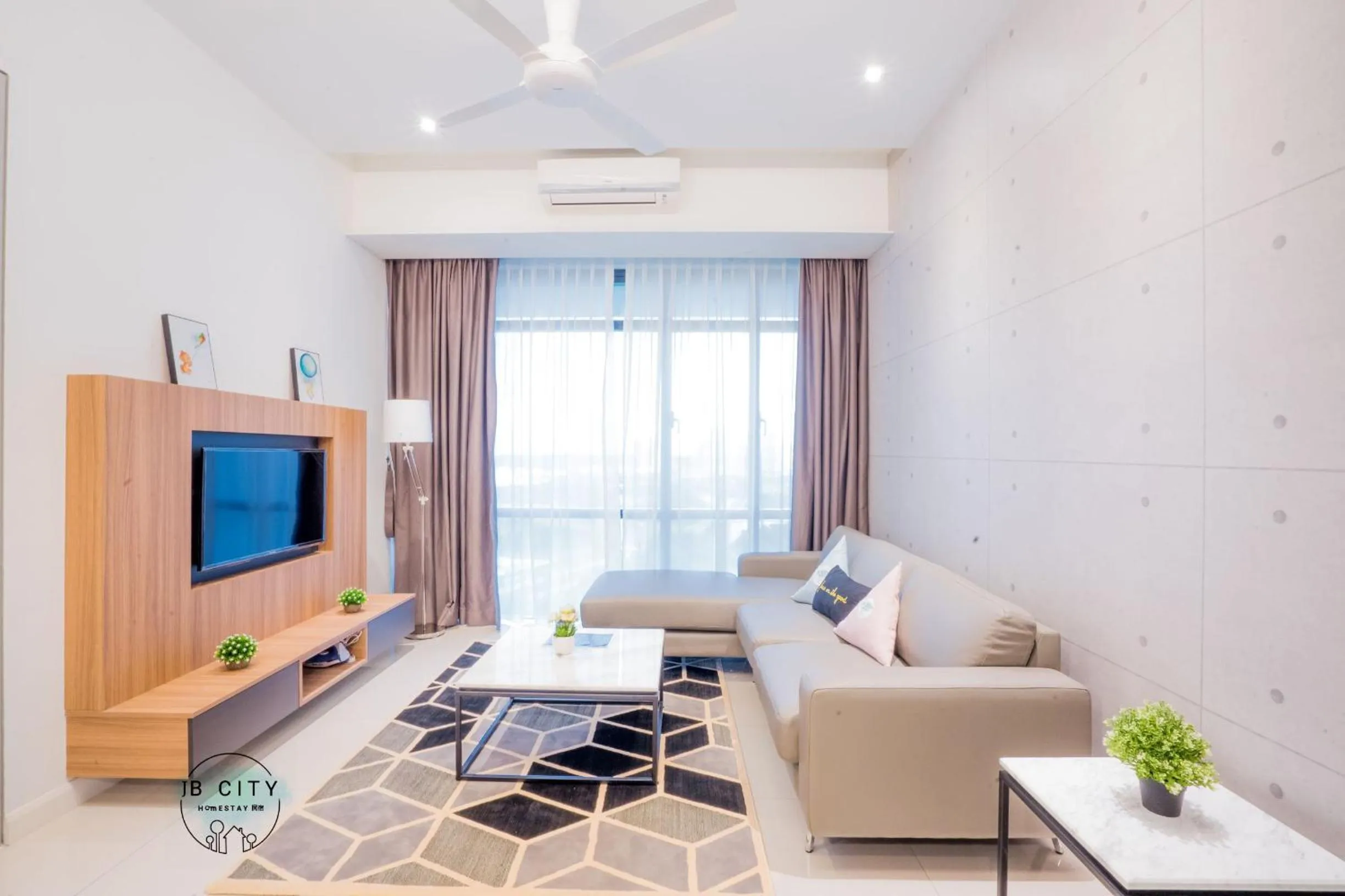 TV and multimedia in Grand Medini Suites by RR JBcity