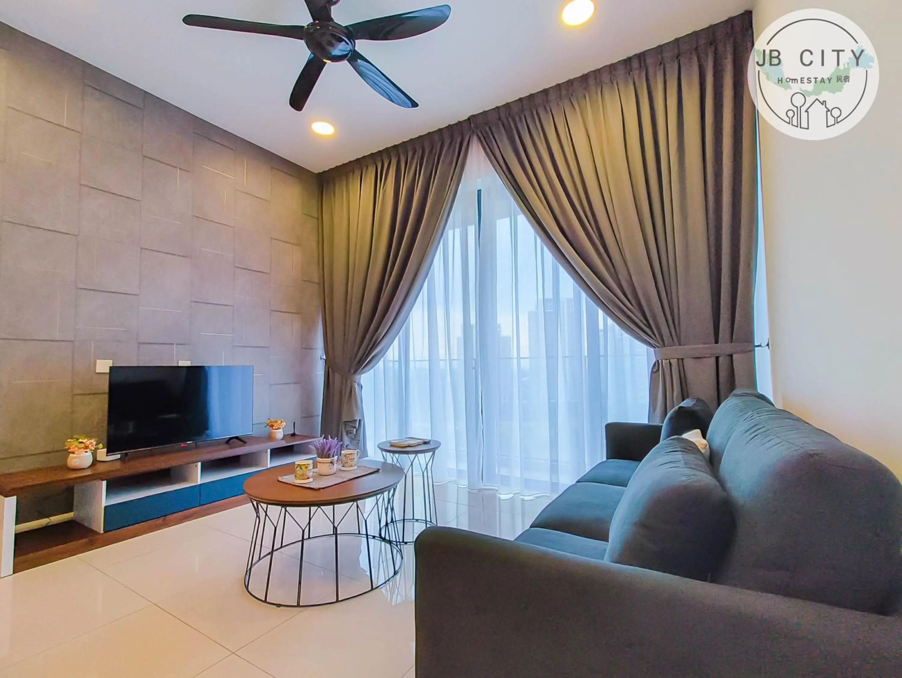 TV and multimedia in Grand Medini Suites by RR JBcity