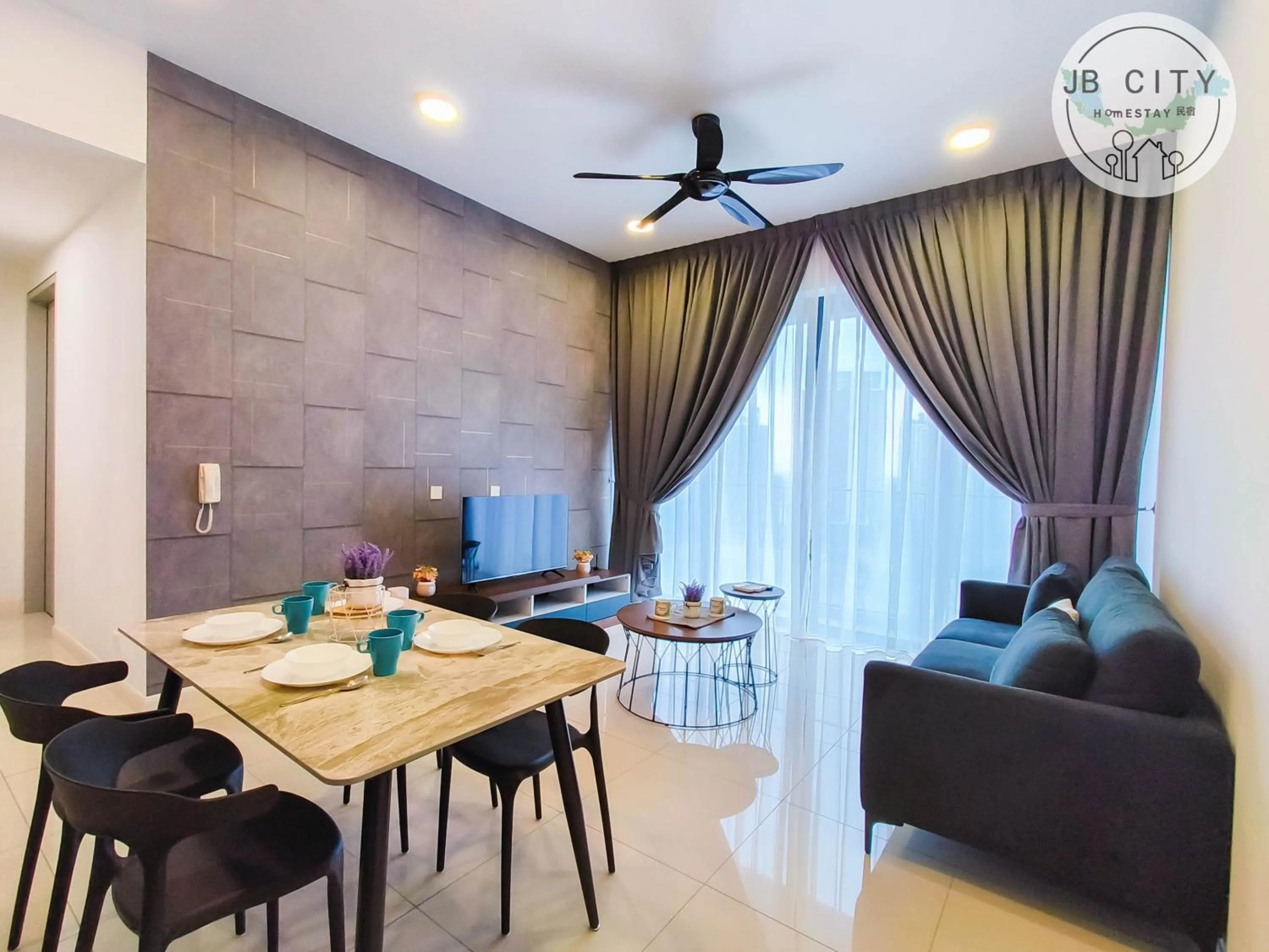 TV and multimedia in Grand Medini Suites by RR JBcity