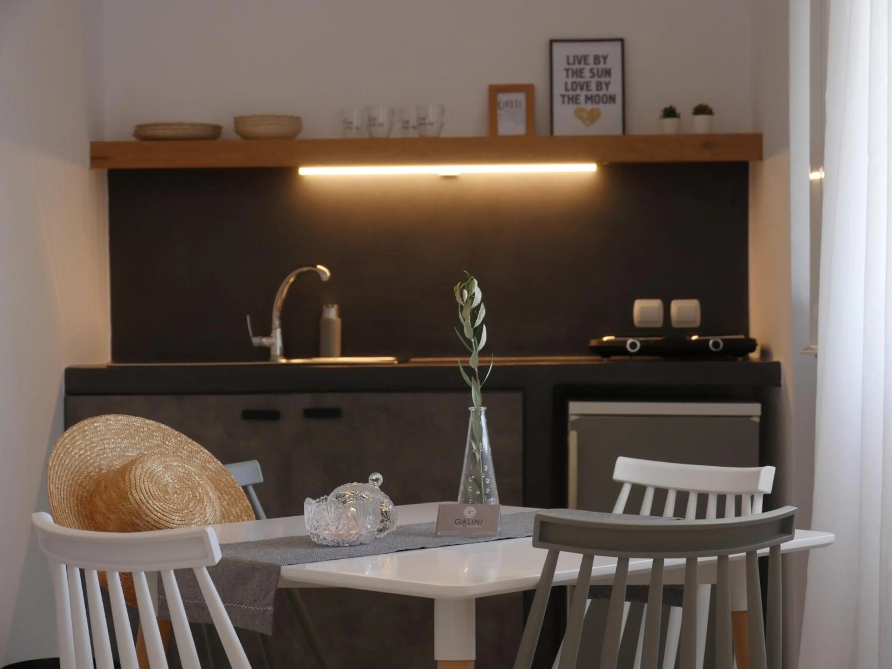 Dining area in Galini Rooms & Apartments