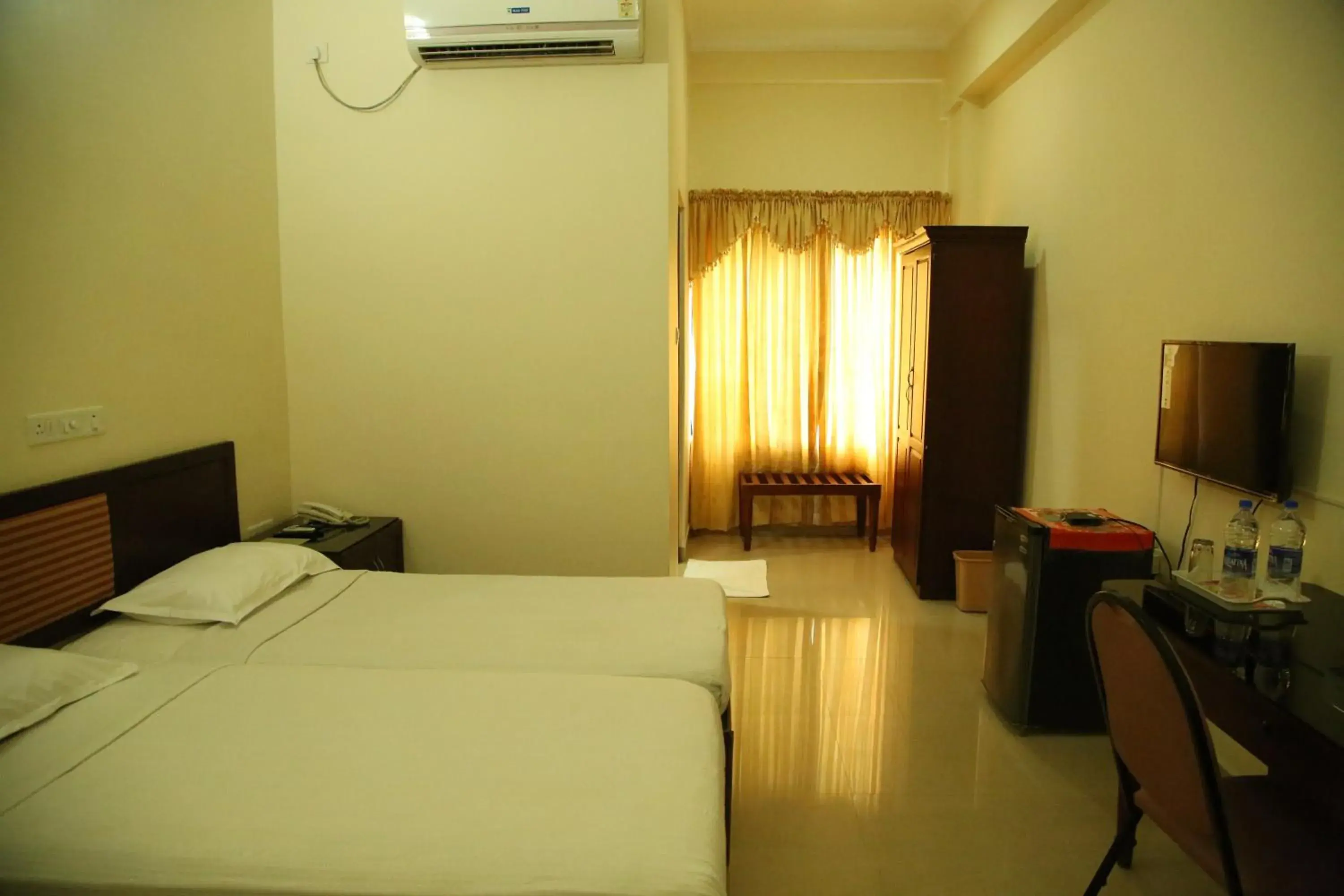 Deluxe Ac Room in Kallada Residency Deluxe Ac Room in Kallada Residency