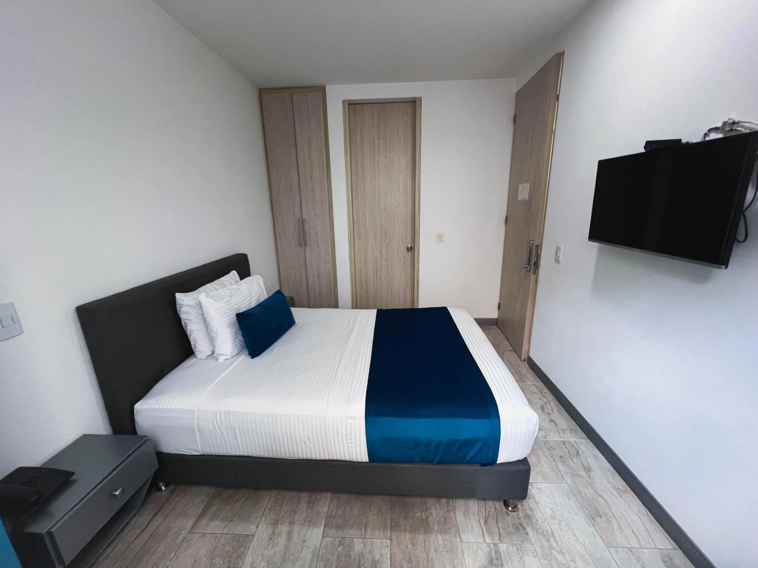 TV and multimedia in Hotel Rosales Gold