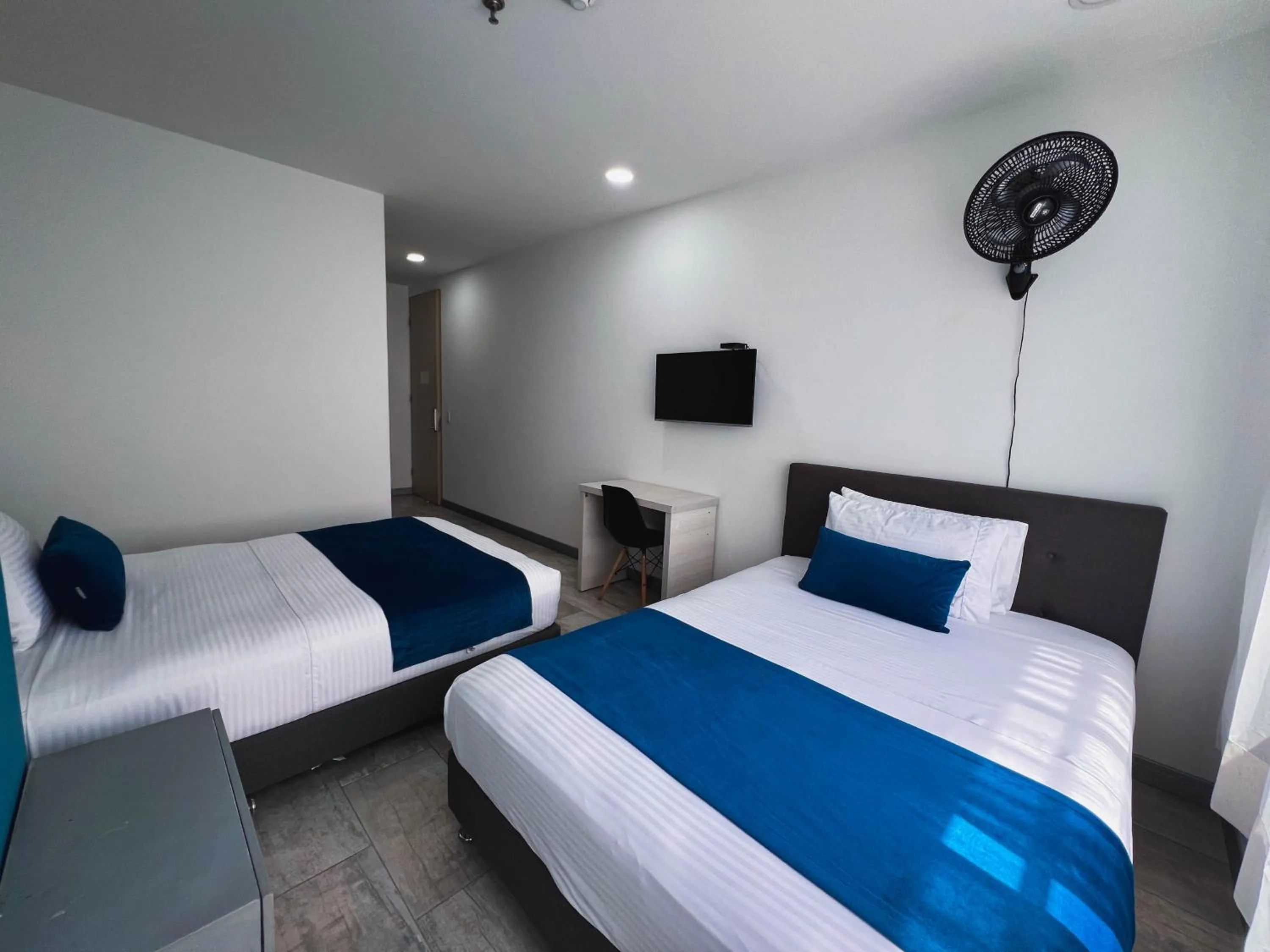 Communal lounge/ TV room in Hotel Rosales Gold