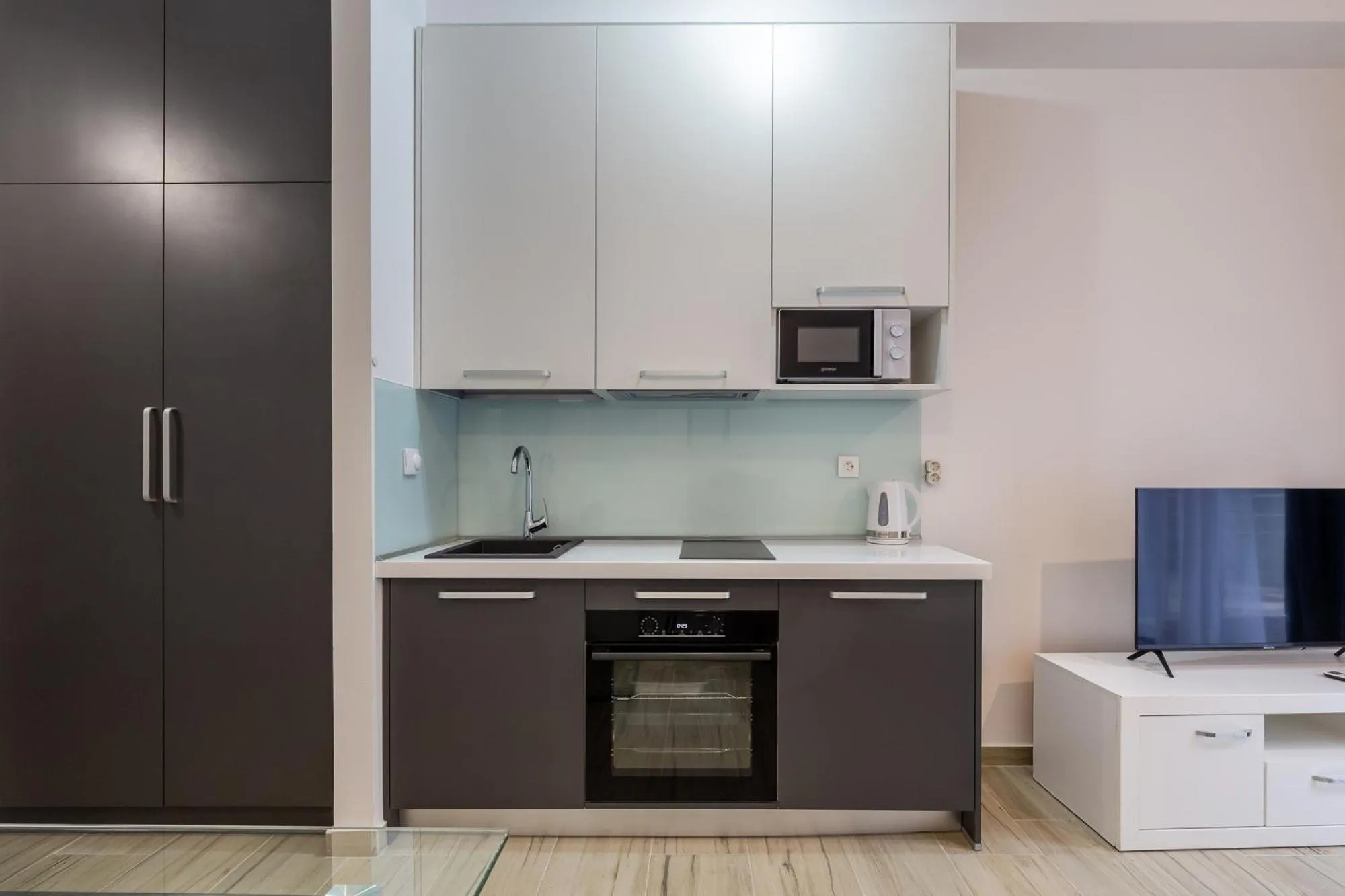 Kitchen or kitchenette in Sunny Side Wellness Resort & Spa