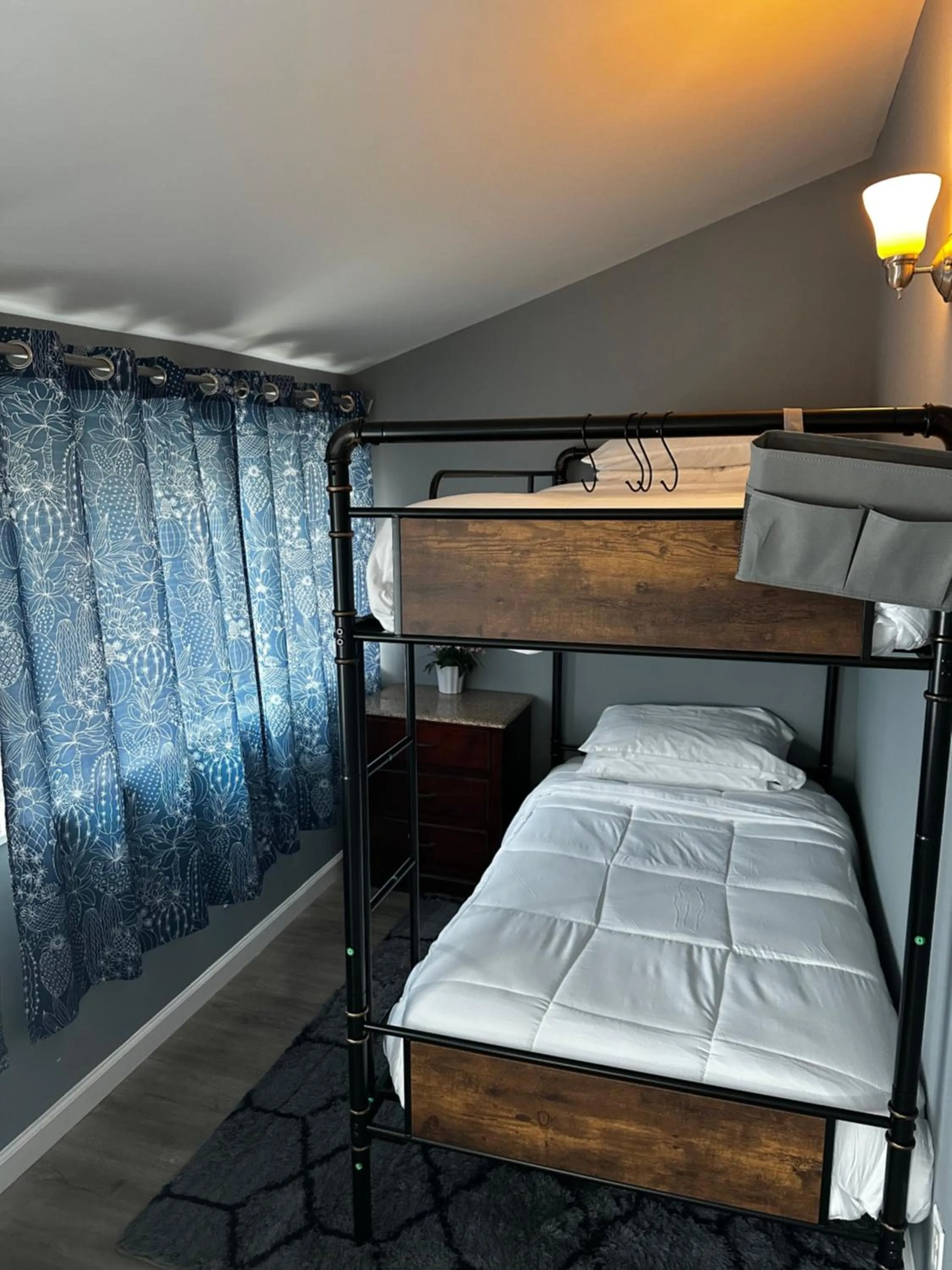 Bed in Atlantic Breeze Motel & Apartments