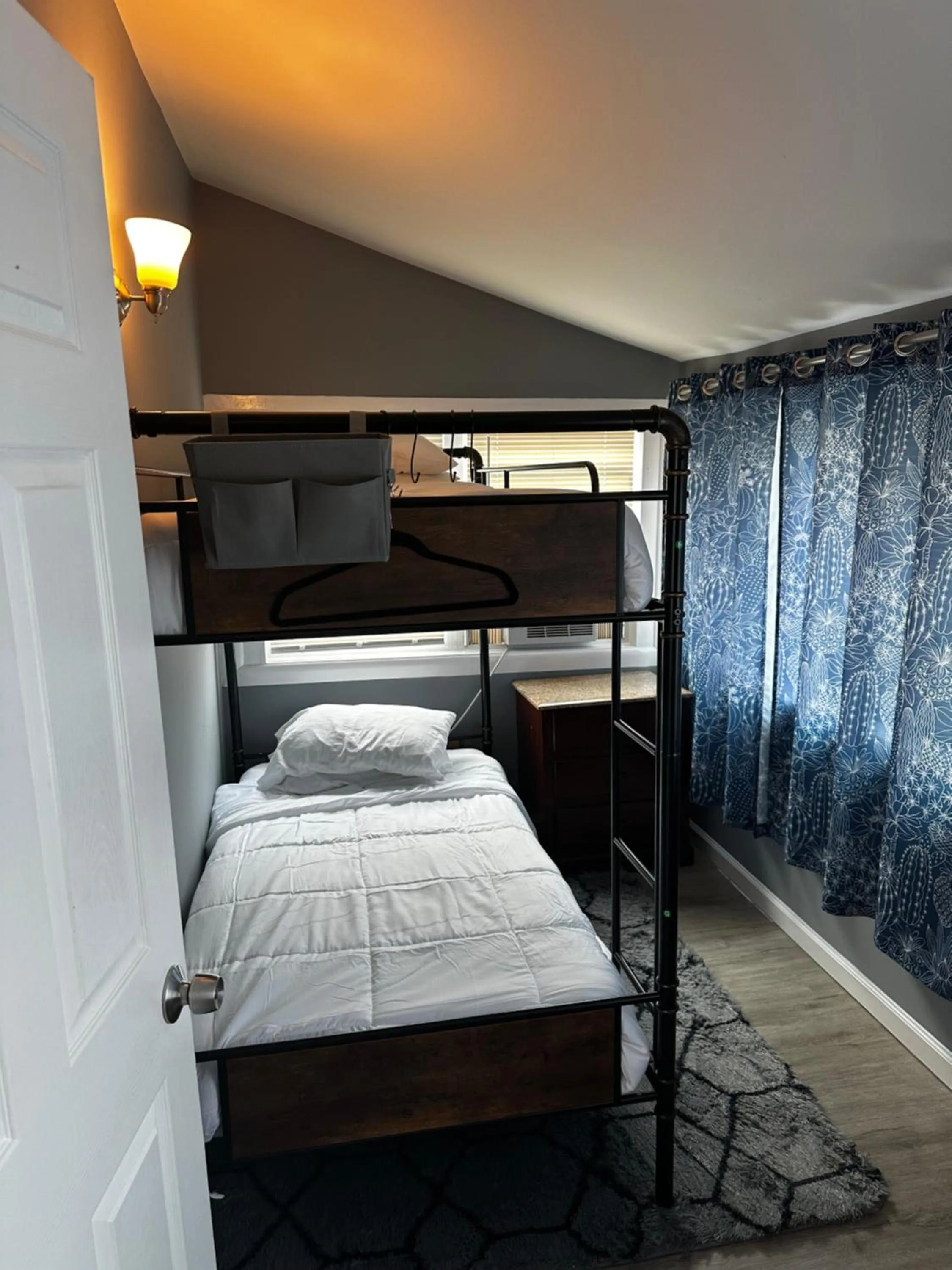 Bed in Atlantic Breeze Motel & Apartments