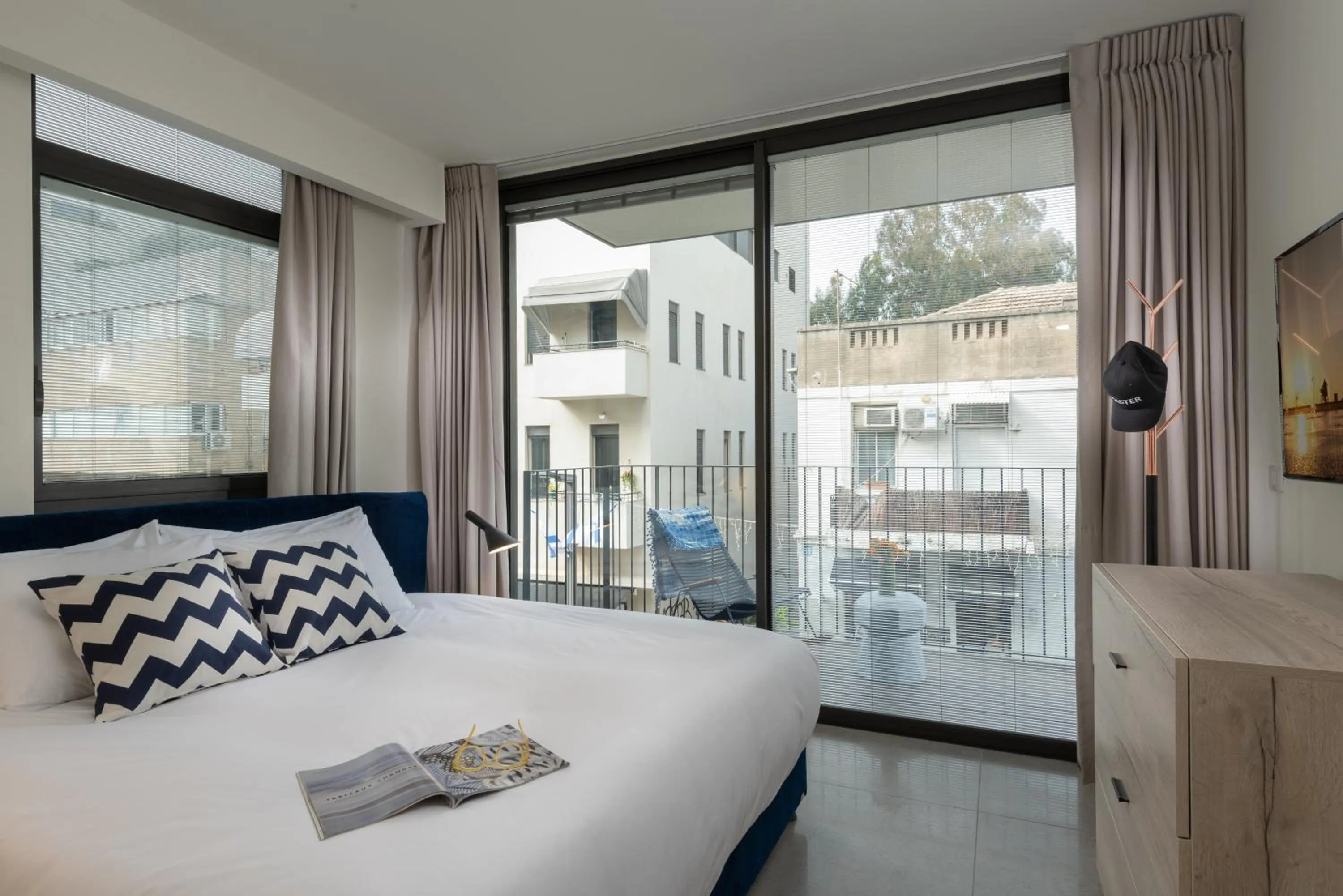 Bed in master Shenkin